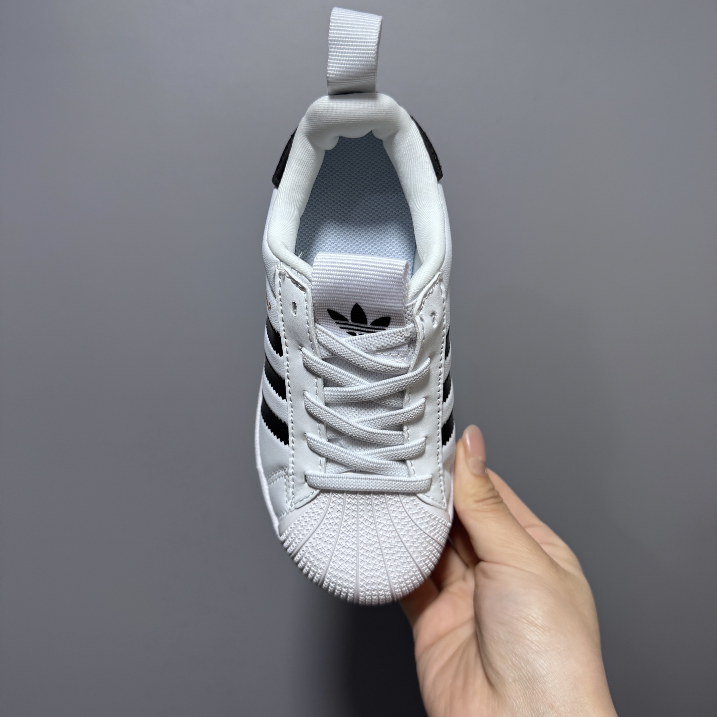 图片[7]-专G版A家新款贝壳头松紧带一脚蹬儿童运动鞋 尺码：22-37码 经典贝壳头系列🆕 人手两双款式，百搭又时髦✨ 松紧带设计，穿脱方便✌🏻 原装耐磨防滑大底，脚感不言而喻☁️-选品中心