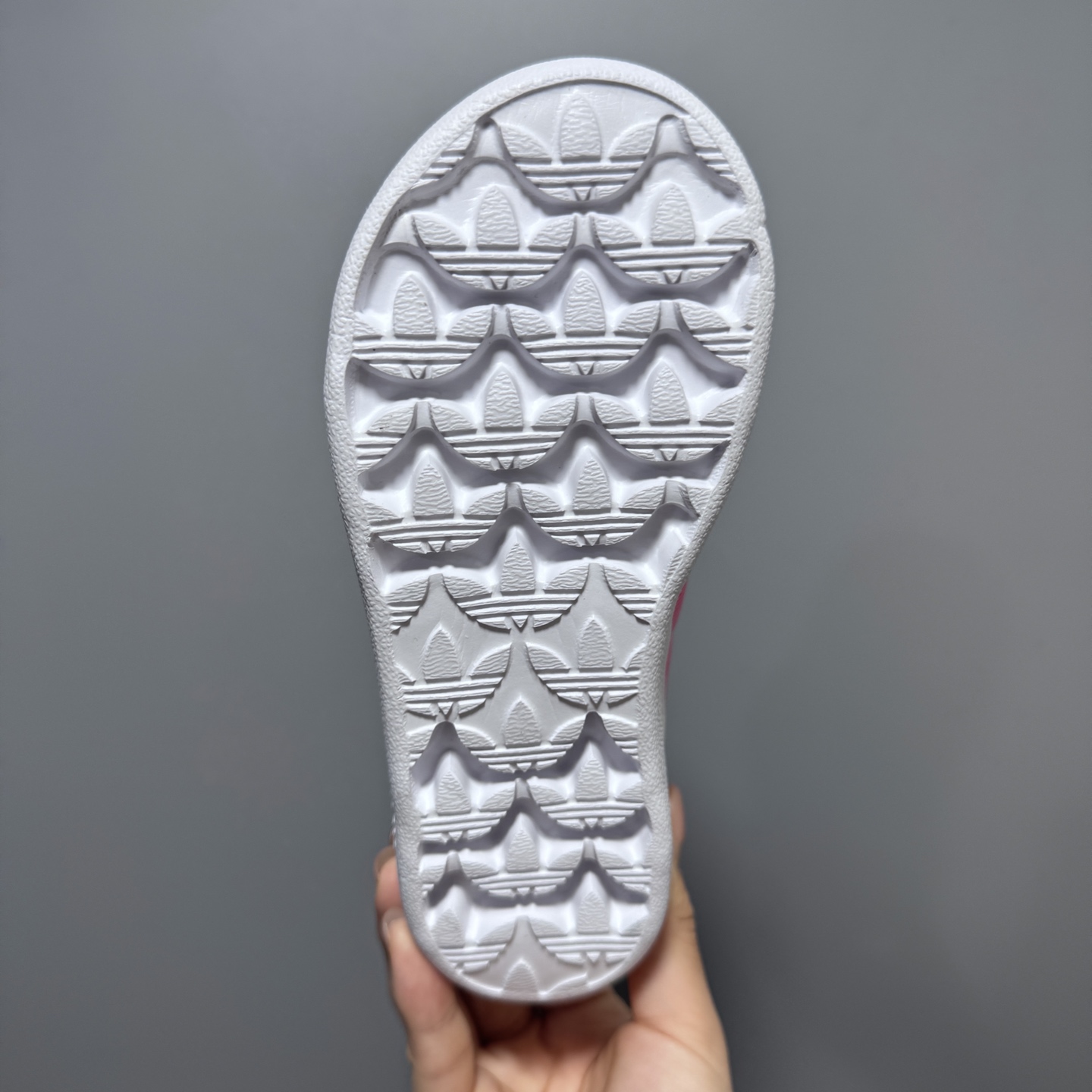 图片[9]-专G版A家新款贝壳头松紧带一脚蹬儿童运动鞋 尺码：22-37码 经典贝壳头系列🆕 人手两双款式，百搭又时髦✨ 松紧带设计，穿脱方便✌🏻 原装耐磨防滑大底，脚感不言而喻☁️-选品中心