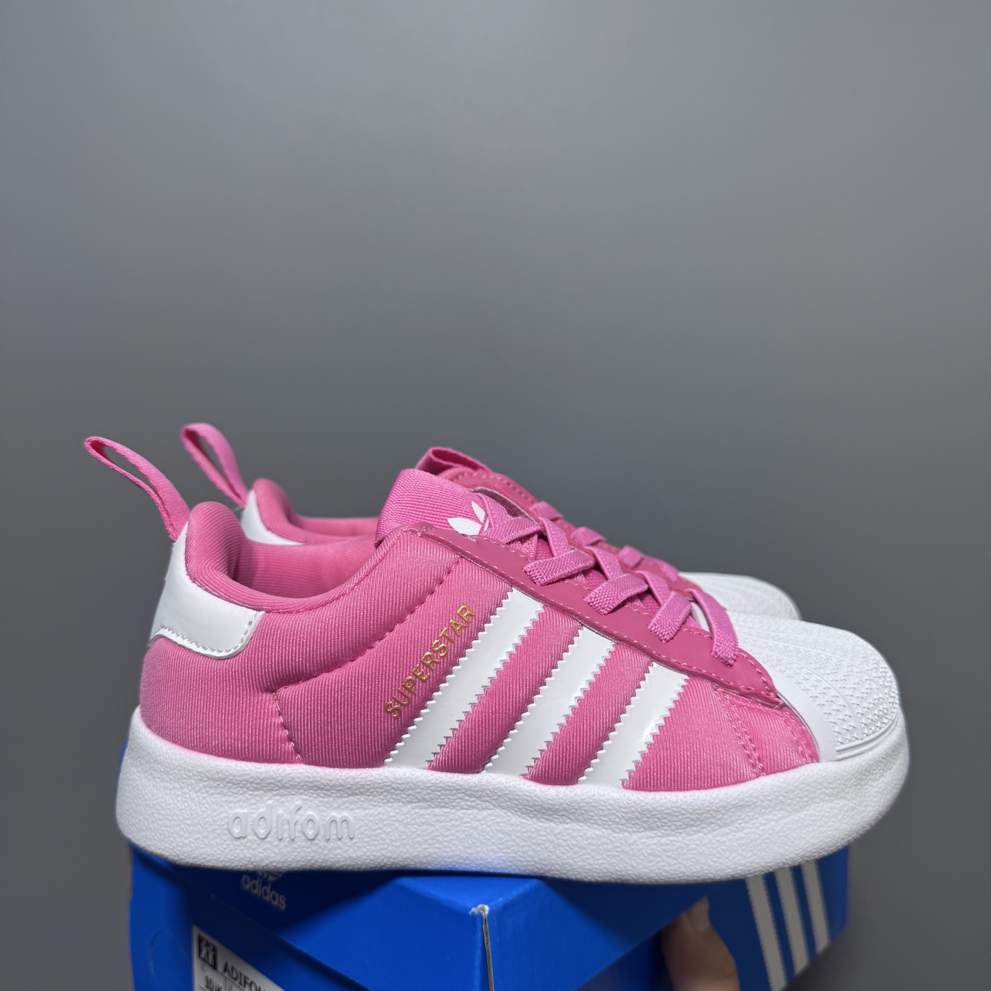 专G版A家新款贝壳头松紧带一脚蹬儿童运动鞋 尺码：22-37码 经典贝壳头系列🆕 人手两双款式，百搭又时髦✨ 松紧带设计，穿脱方便✌🏻 原装耐磨防滑大底，脚感不言而喻☁️-选品中心