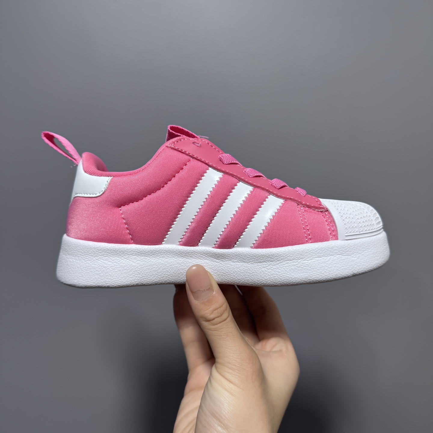 图片[4]-专G版A家新款贝壳头松紧带一脚蹬儿童运动鞋 尺码：22-37码 经典贝壳头系列🆕 人手两双款式，百搭又时髦✨ 松紧带设计，穿脱方便✌🏻 原装耐磨防滑大底，脚感不言而喻☁️-选品中心