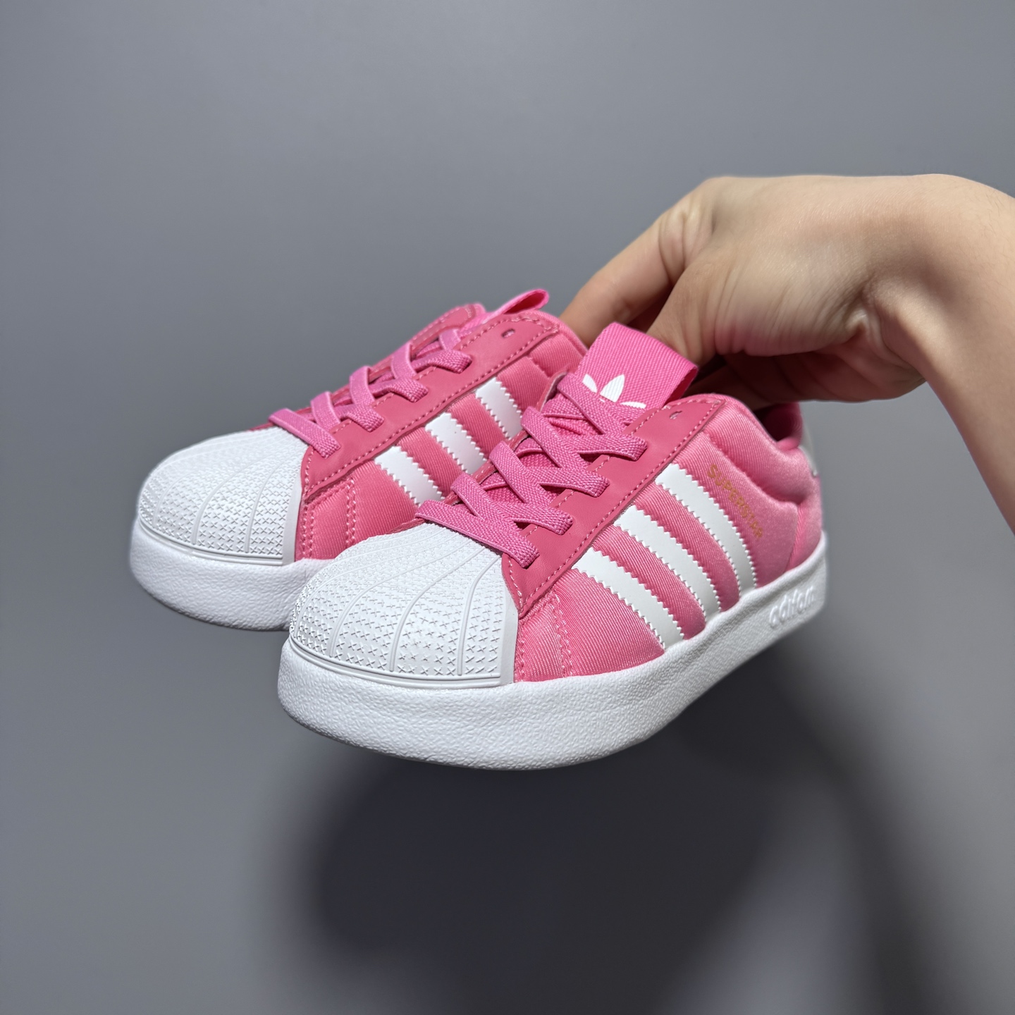 图片[3]-专G版A家新款贝壳头松紧带一脚蹬儿童运动鞋 尺码：22-37码 经典贝壳头系列🆕 人手两双款式，百搭又时髦✨ 松紧带设计，穿脱方便✌🏻 原装耐磨防滑大底，脚感不言而喻☁️-选品中心