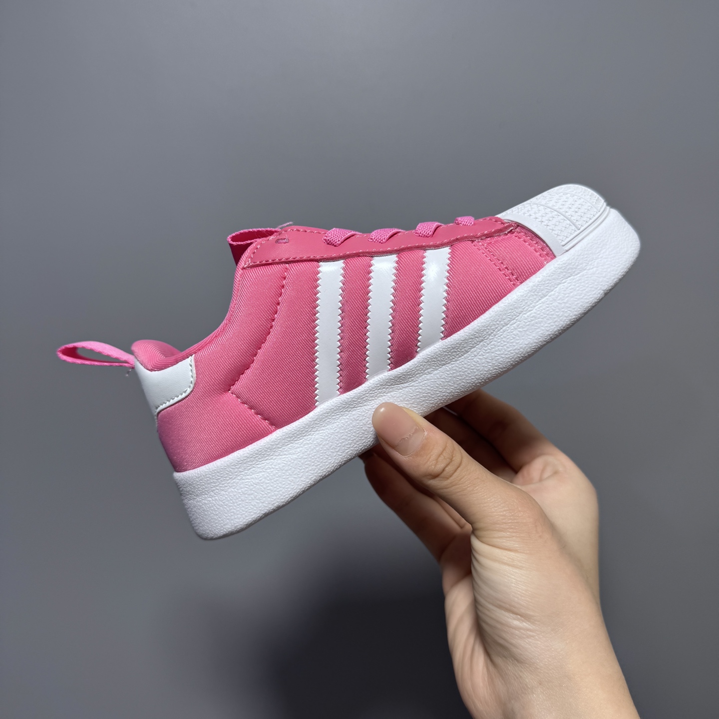 图片[5]-专G版A家新款贝壳头松紧带一脚蹬儿童运动鞋 尺码：22-37码 经典贝壳头系列🆕 人手两双款式，百搭又时髦✨ 松紧带设计，穿脱方便✌🏻 原装耐磨防滑大底，脚感不言而喻☁️-选品中心