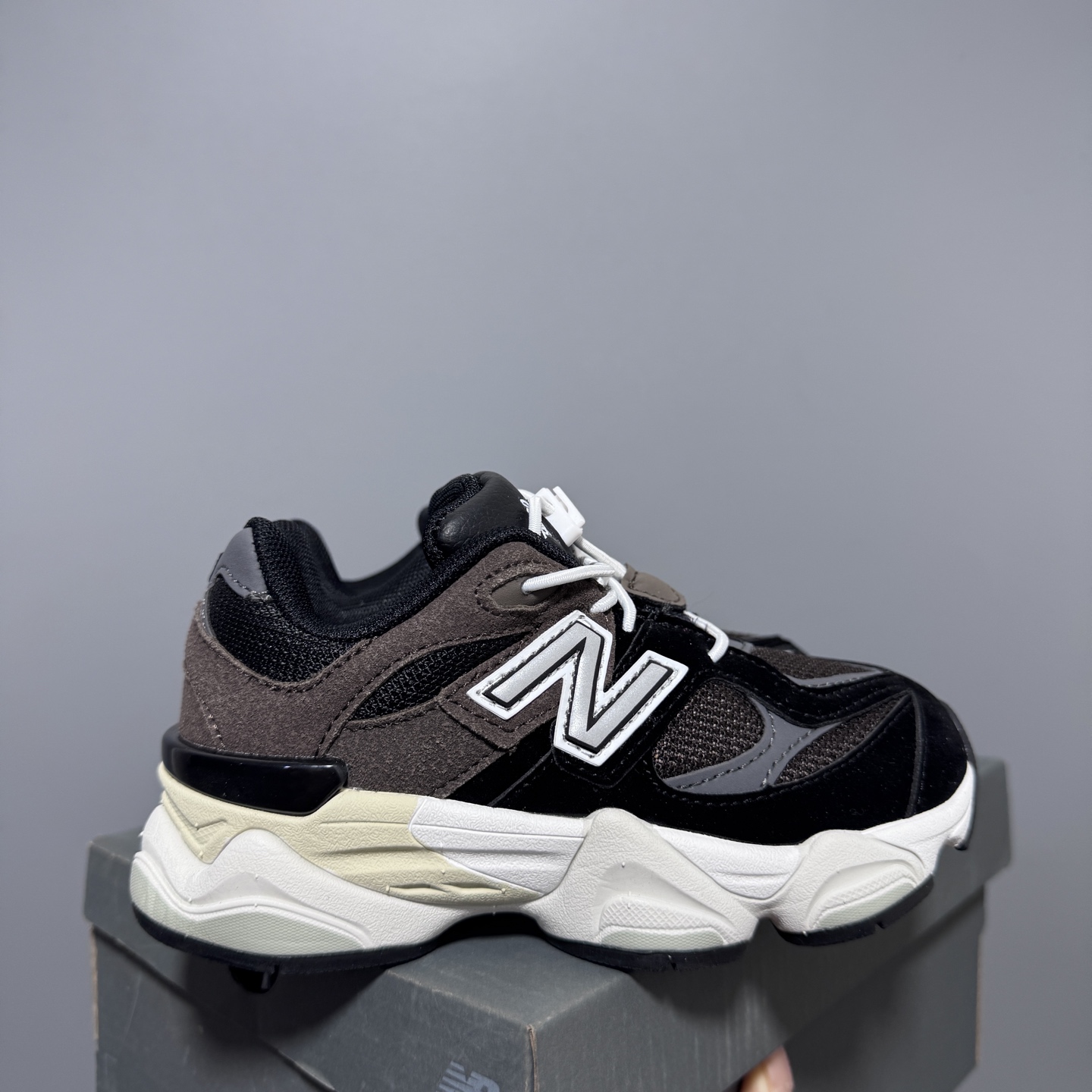 新配色 NB9060松紧扣儿童老爹运动鞋 尺码：24-36码 经典NB9060老爹款🆕 松紧扣设计，附赠一对鞋带，穿脱方便✌🏻 老爹款式设计，百搭又时髦✨-选品中心