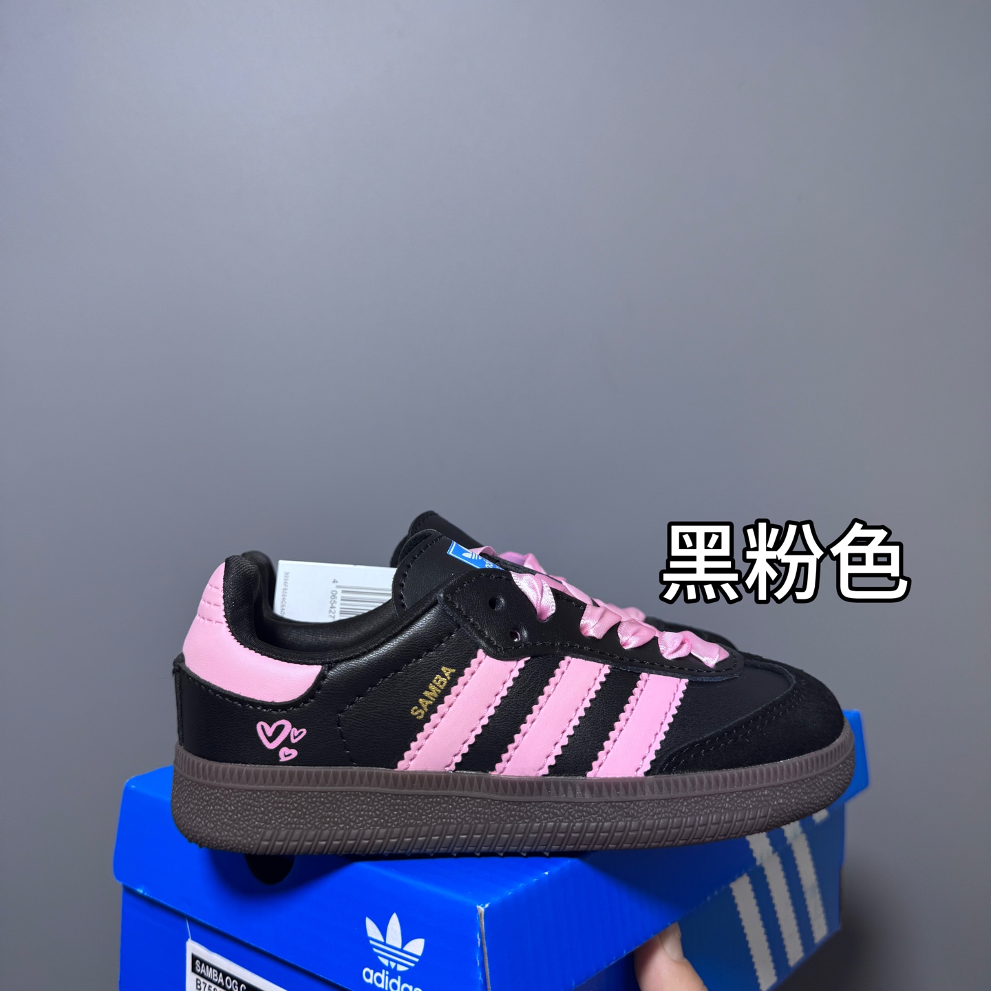 @130 AD德训联名儿童休闲鞋 SIZE：22-37码 爱惨了德训系列🆕 新工厂新工艺新配色👏🏻 优质皮料拼接，质感满满💯 耐磨防滑大底，脚感超赞👍🏻