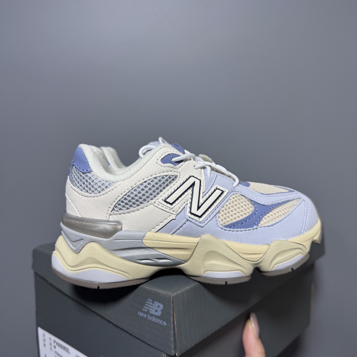 新配色
NB9060松紧扣儿童老爹运动鞋
SIZE：24-36码
经典NB9060老爹款🆕
松紧扣设计，附赠一对鞋带，穿脱方便✌🏻
老爹款式设计，百搭又时髦✨