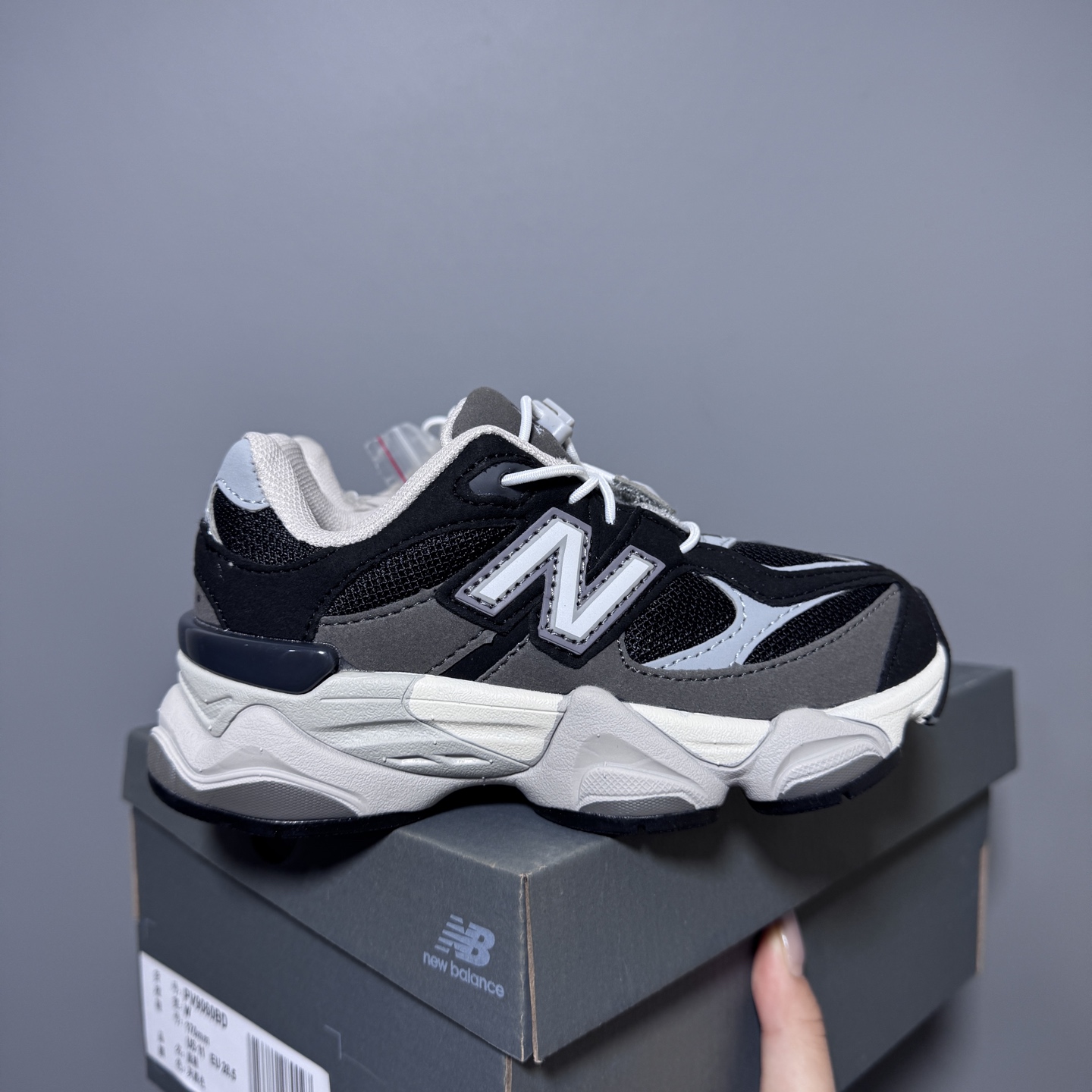 新配色
NB9060松紧扣儿童老爹运动鞋
SIZE：24-36码
经典NB9060老爹款🆕
松紧扣设计，附赠一对鞋带，穿脱方便✌🏻
老爹款式设计，百搭又时髦✨