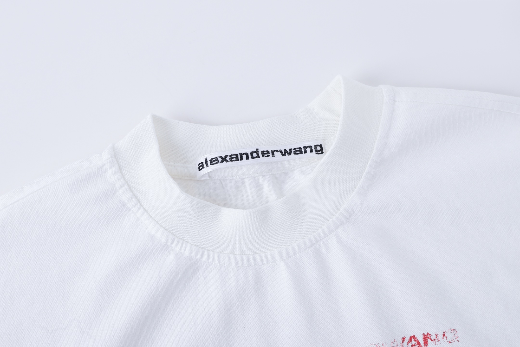 。AW大王 25SS模糊字母短袖 XS-L
面料采用230克双纱全棉面料 搭配十字拉架罗纹 根据原版开发