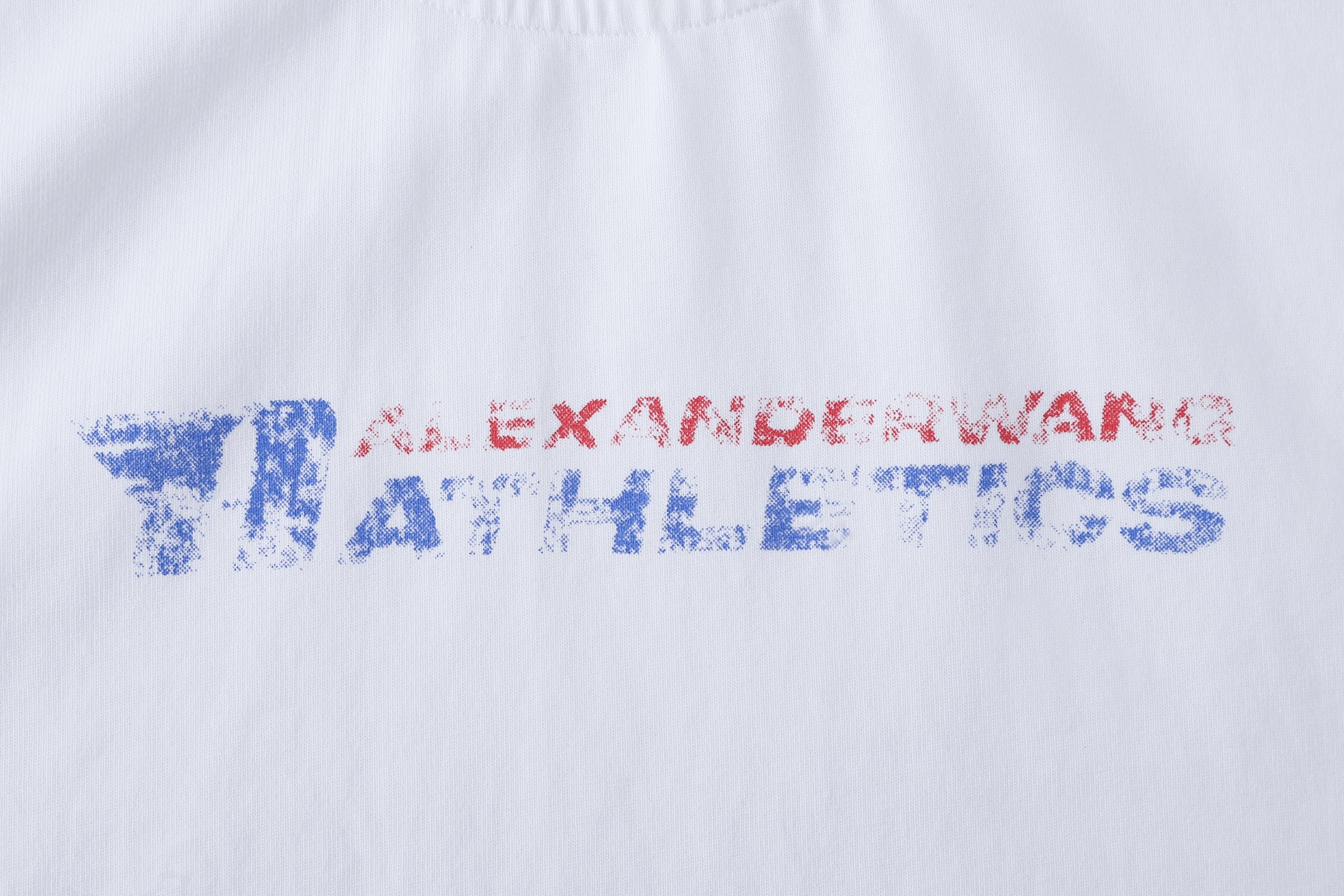 。AW大王 25SS模糊字母短袖 XS-L
面料采用230克双纱全棉面料 搭配十字拉架罗纹 根据原版开发