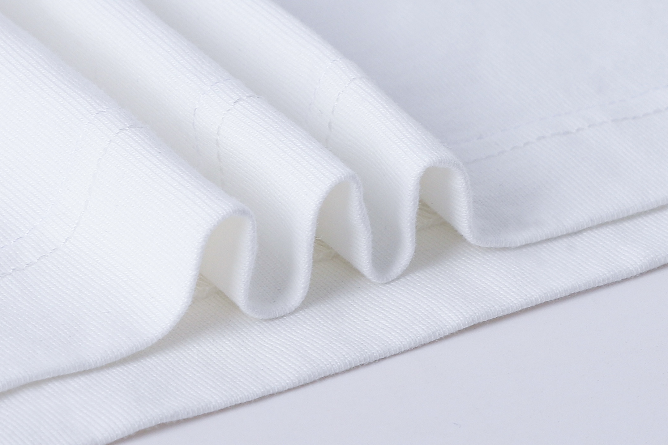 。AW大王 25SS模糊字母短袖 XS-L
面料采用230克双纱全棉面料 搭配十字拉架罗纹 根据原版开发