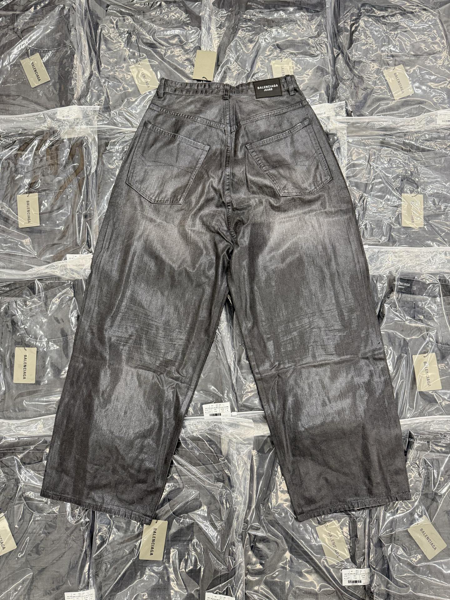 。BLCG 25FW黑灰刷腊牛仔裤 S-XL面料我们采用日本进口14OZ竹节纹单宁面料 面料质感细腻 纹