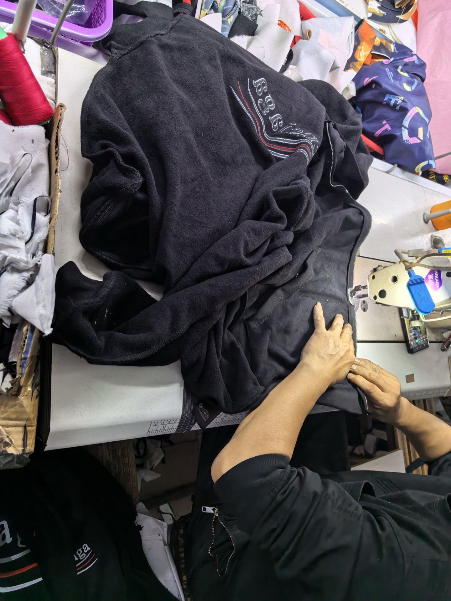 BLCG 25FW反转可乐拉链帽衫 S-L  面料采用380G纯棉平纹布 表面非市场现成毛圈面料 我们遵循原版表面订制抓