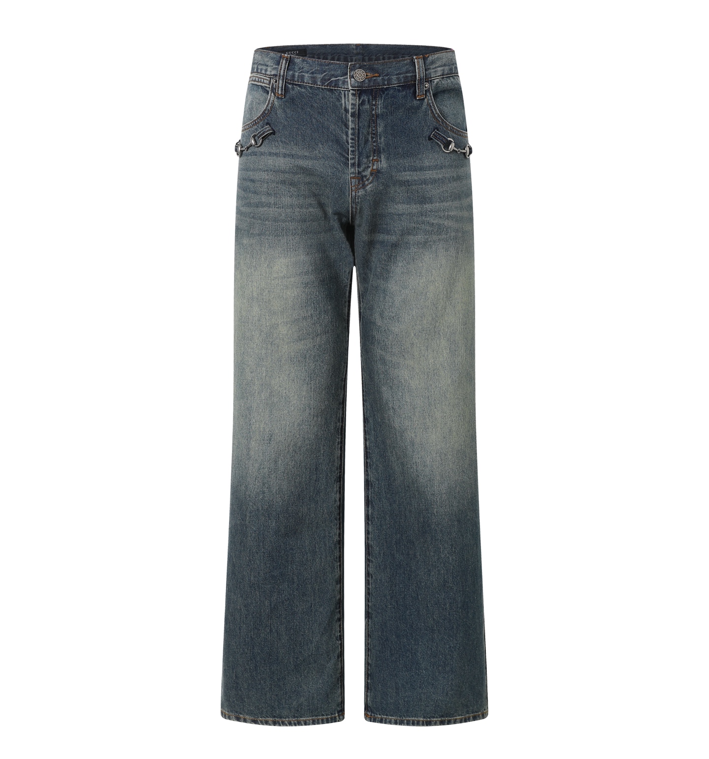 NO:860821,GUCCI 26SS horsebit washed blue jeans 30-36 are made of long-staple cotton denim twill. The upper body is three-dimensional, not easy to collapse and deform after long-term wear, and the drape and silhouette are well balanced. The washing adopts heavy retro enzyme stone washing + hand-rubbed horsetail technology, with three-dimensional cat whiskers, natural gradient whitening of the thighs, and honeycomb texture of the trousers, replicating the natural fading of vintage jeans. The fading transition is soft and advanced, without the harshness of industrial washing.  The back waist leather tag is made of genuine leather with Italian embossed lettering, vintage aged gunmetal color exclusive custom lettering GUCCI buttons, multi-button closure design on the placket, and classic metal horsebit decorations on the pockets, Gucci - Clothing, gucci, gucci, jeans,19860909GUCCI 26SS马衔扣水洗蓝牛仔裤 30-36 面料采用长绒棉丹宁牛仔斜纹布,上身立体、久穿不易软塌变形,垂坠与廓形平衡优秀. 水洗采用重度复古酵素石洗+手擦马骝工艺,配合立体猫须、大腿自然渐变磨白、裤身蜂窝纹理,复刻古着牛仔裤自然落色的年代感,褪色过渡柔和高级,没有工业水洗的生硬感. 后腰皮牌采用意压花刻字真皮皮牌,复古做旧枪色专属定制刻字GUCCI纽扣、门襟多扣开合设计,口袋处为经典金属马衔扣装饰件,古驰-服装,gucci,gucci,jeans,,Women's clothing