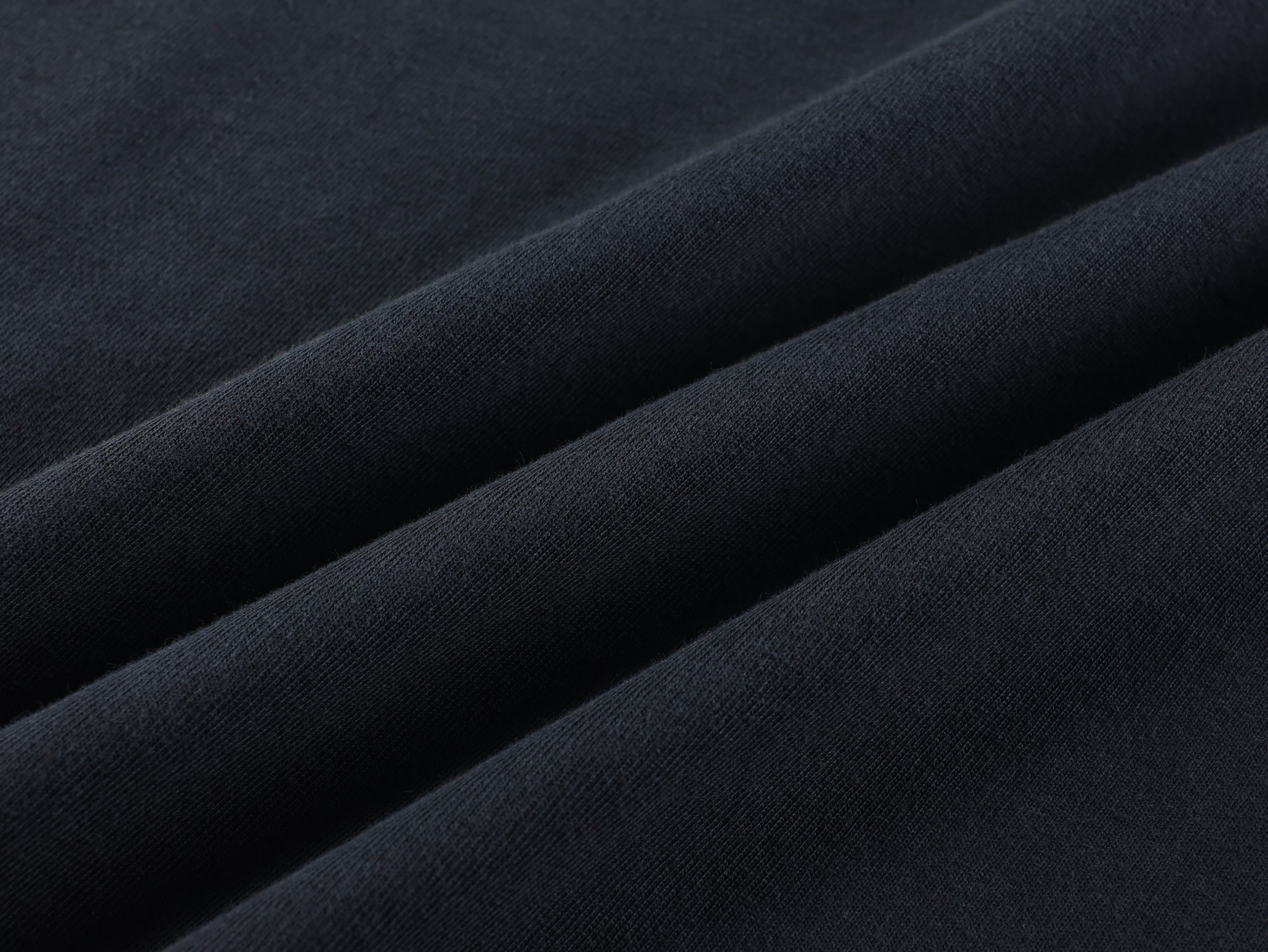 。Alexander Wang 26SS倒置多排字母短袖 S-L面料采用100%高支精梳全棉平纹针织布，