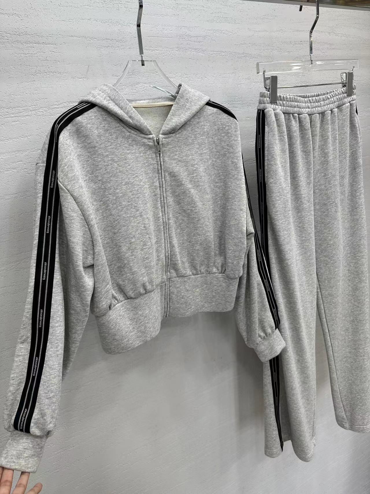 King’s House Twilight Autumn/Winter Zipper Coats: One-Size Fits All Twig-Tweaked Design - 图片 5