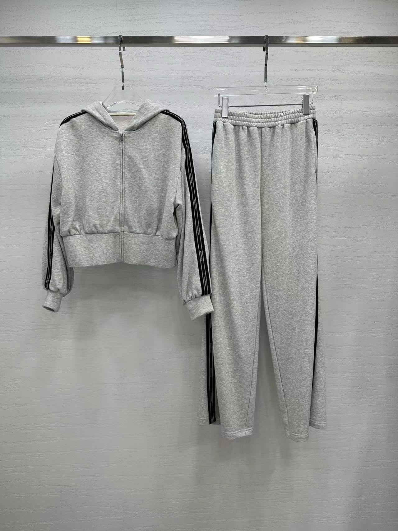 King’s House Twilight Autumn/Winter Zipper Coats: One-Size Fits All Twig-Tweaked Design - 图片 4