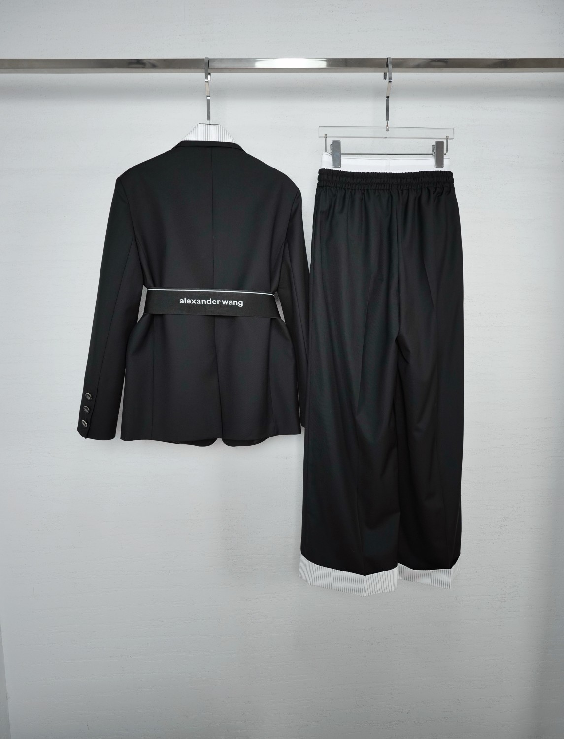 Fashionable Wide-Legged Pants for Bad-Ass Girls: High-Quality Winter Suits and Striped Shirts - 图片 2