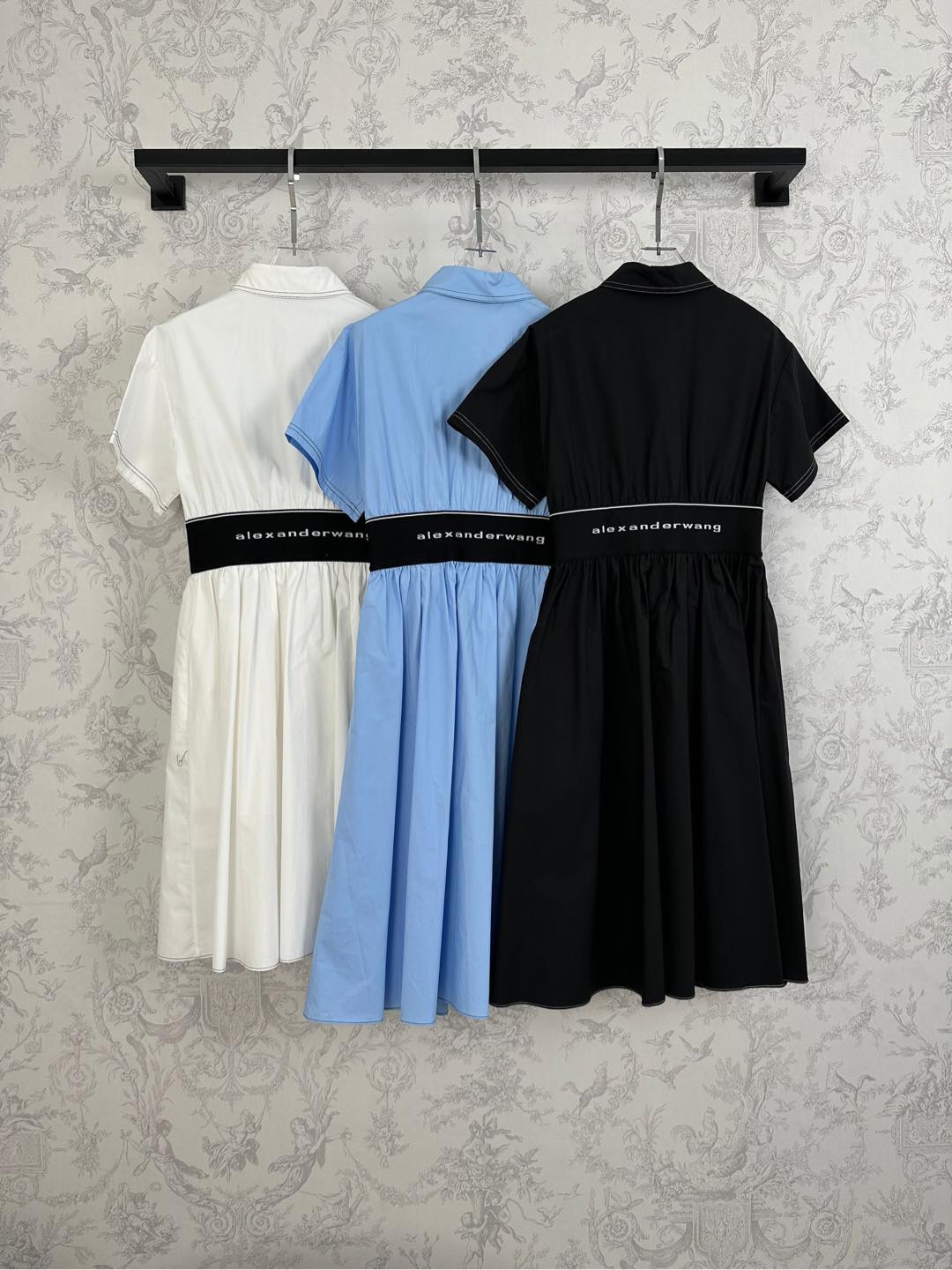New Arrival: Single-Handed Female Clothes for Early Spring, High-Quality Fashion in Black, White, and Blue. - 图片 4