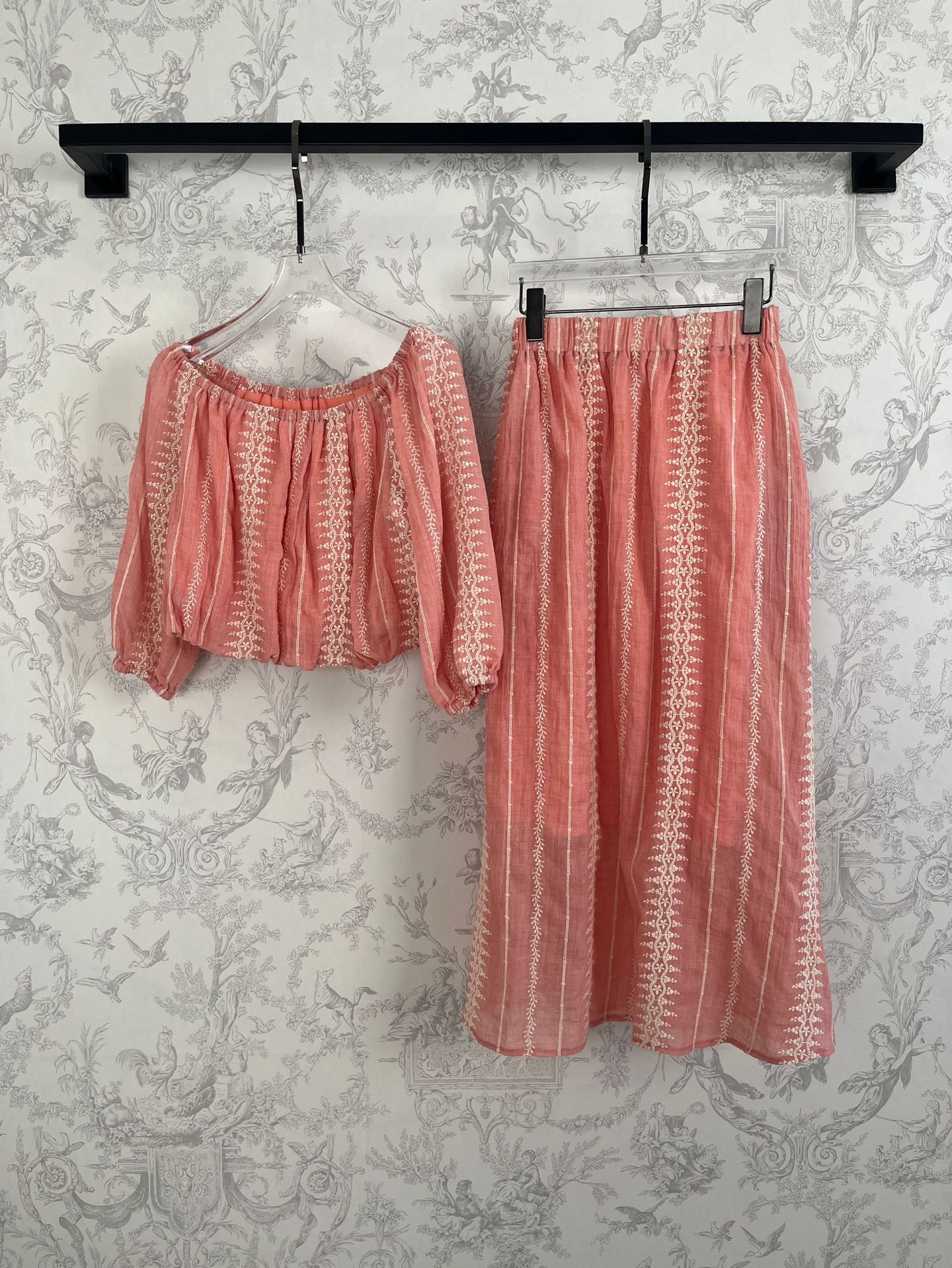 High-Quality Women’s Cotton Embroidered Suit in Various Sizes and Colors - 图片 3