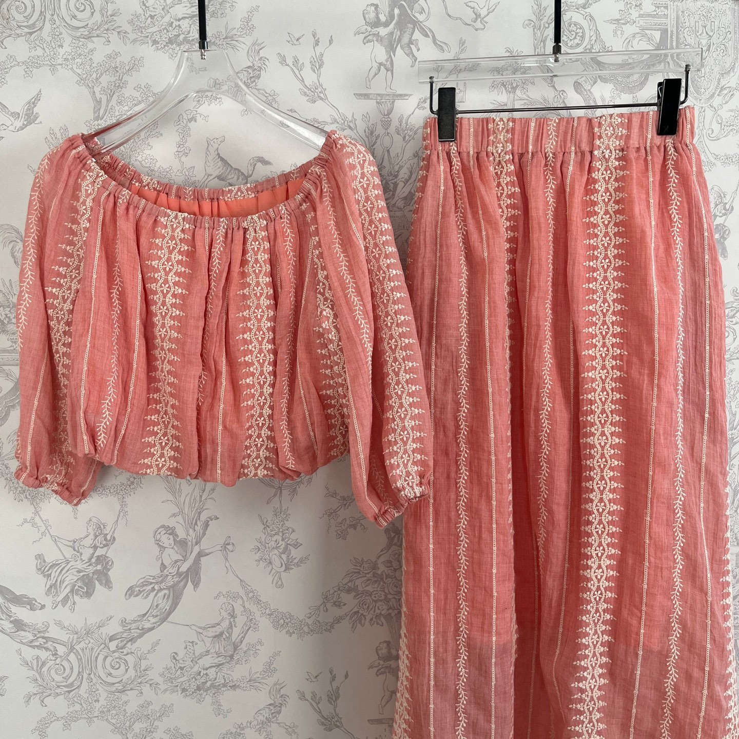 High-Quality Women’s Cotton Embroidered Suit in Various Sizes and Colors - 图片 4