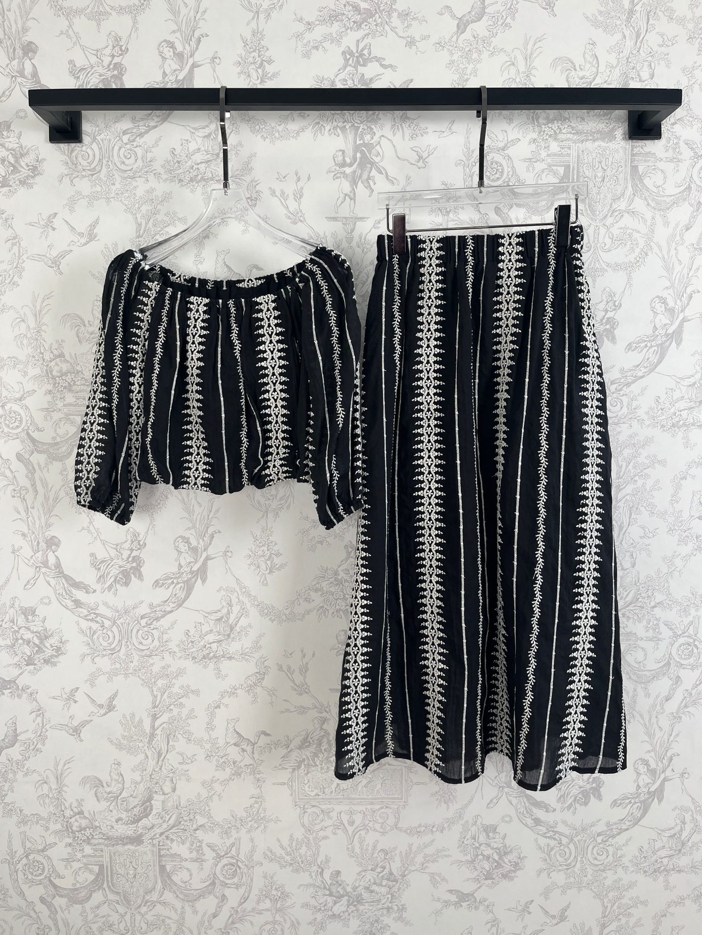 High-Quality Women’s Cotton Embroidered Suit in Various Sizes and Colors - 图片 8