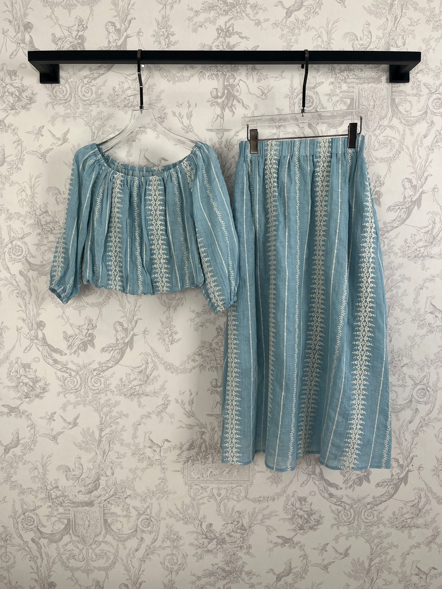 High-Quality Women’s Cotton Embroidered Suit in Various Sizes and Colors - 图片 6