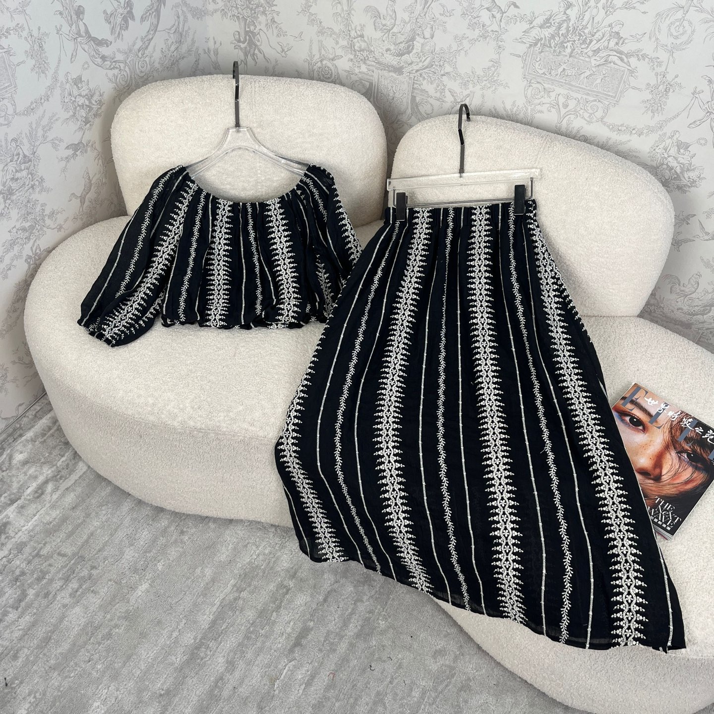 High-Quality Women’s Cotton Embroidered Suit in Various Sizes and Colors - 图片 9