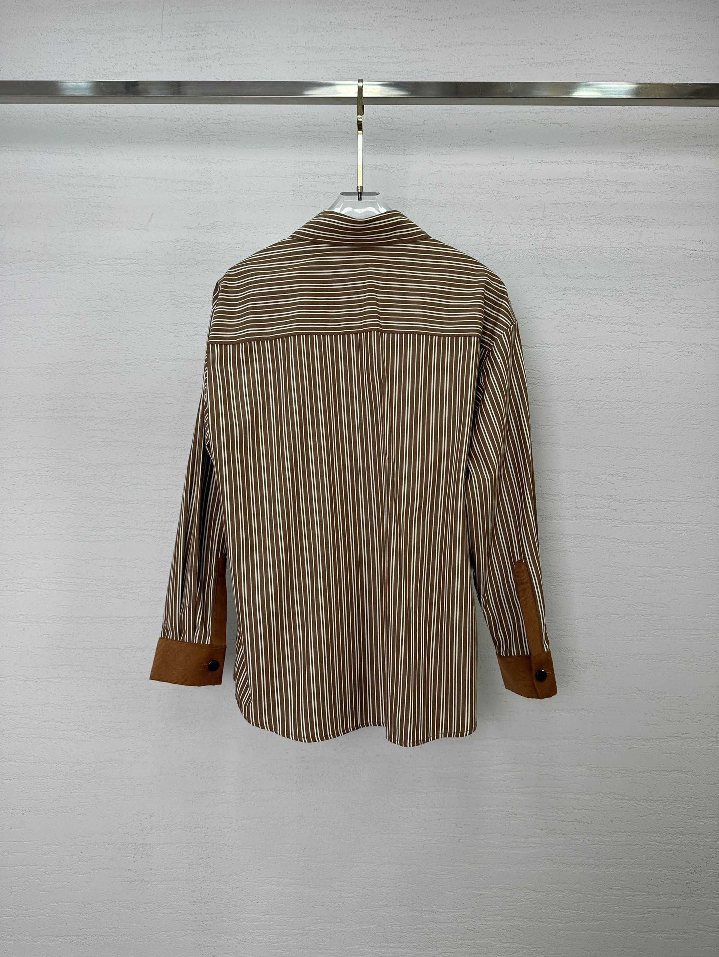 Title: “P612 Women’s Suit with Custom Striped Fabric for Autumn, High Quality Cotton, Stylish Design” Summary: P612 women’s suit features custom striped fabric, heavy-sealed chain - 图片 4