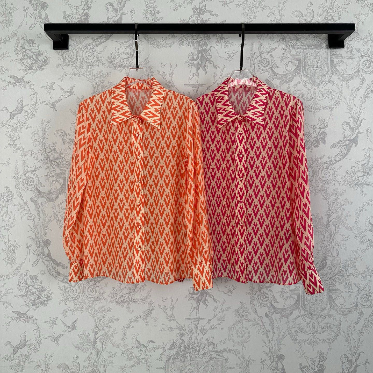“New Arrival Women’s Silk Shirt with Digital Print VL Design, SMLXL Sizes, High Quality Fabric” - 图片 1
