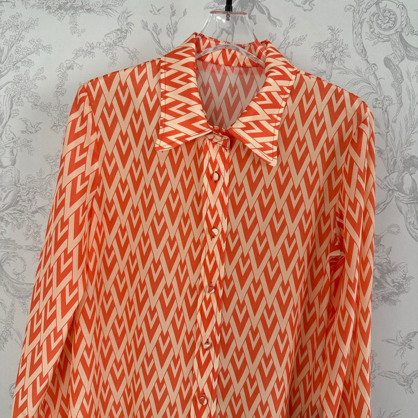“New Arrival Women’s Silk Shirt with Digital Print VL Design, SMLXL Sizes, High Quality Fabric” - 图片 7