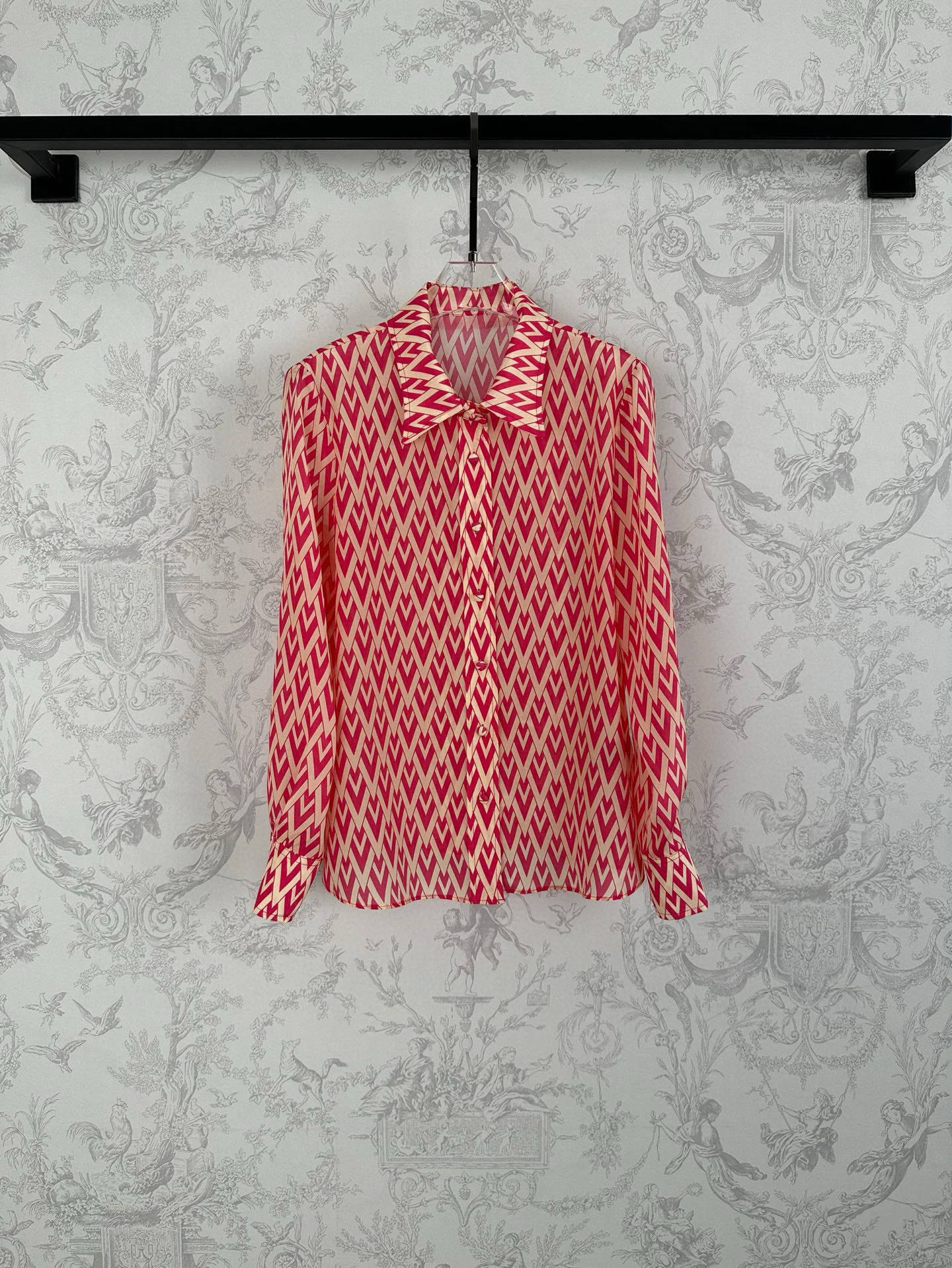 “New Arrival Women’s Silk Shirt with Digital Print VL Design, SMLXL Sizes, High Quality Fabric” - 图片 4