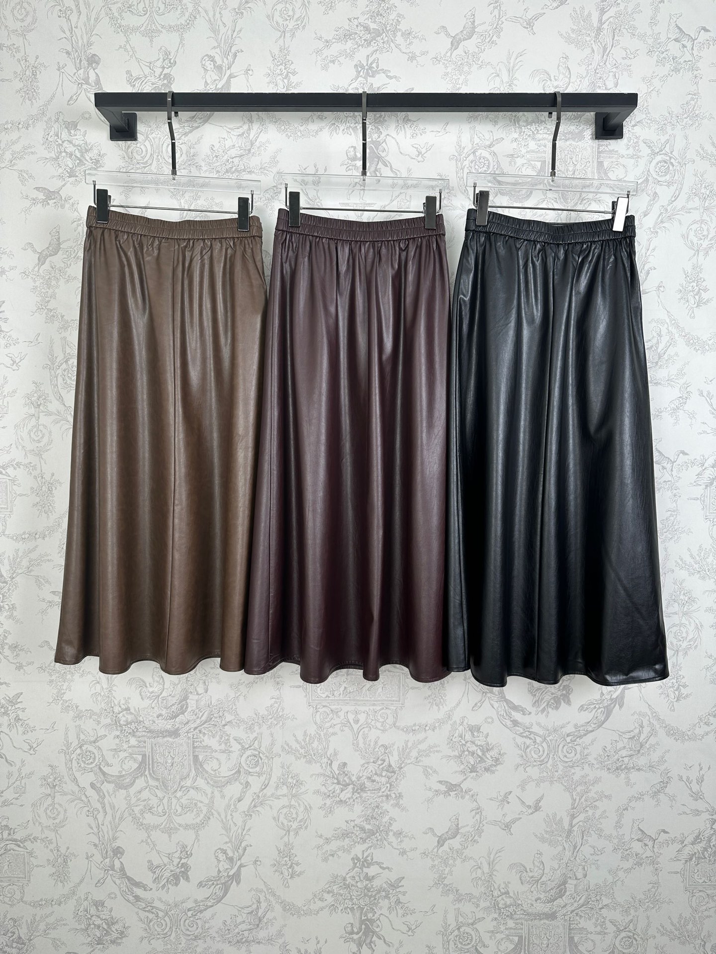 “New Arrival: High Atmosphere Female Suit with Half Skirt in Black, Tan, and Wine Red” - 图片 3