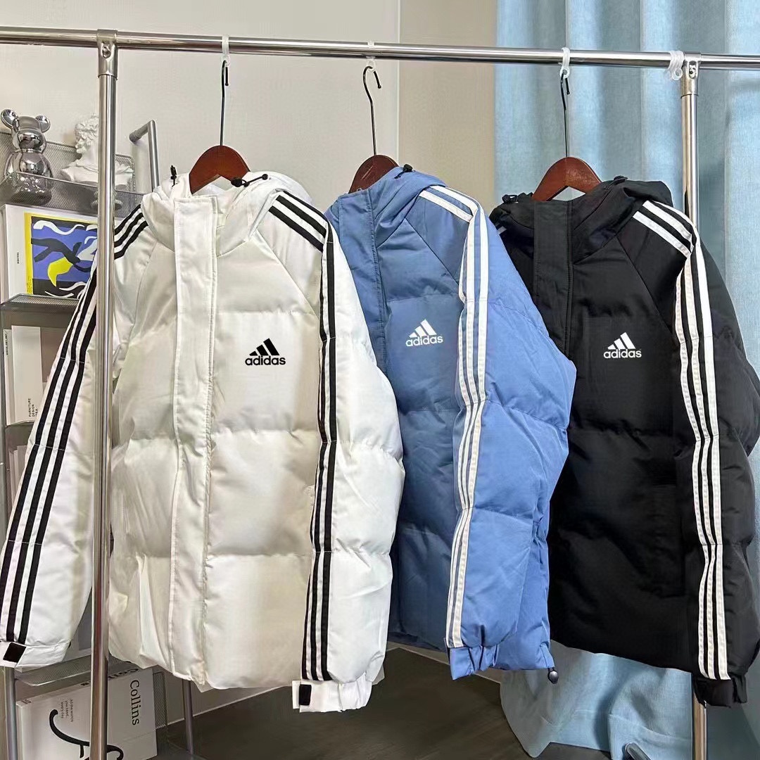 💰135
Adidas/阿迪达斯 24冬季官方爆款 侧边三条杠手塞棉服外套夹克
Ins 抖音 小红书爆款推荐 砖柜断货 一衣难求！
精选进口防风梭织面料 350g新疆羽绒棉填充 超级厚实 保暖指数五颗星 一件过冬‼️
纯色搭配 经典永不过时
 适合各种身材 保暖不臃肿 修身不紧绷！防风松紧袖口锁温保暖 细节满满‼️
 冬季衣柜必备款式 店主自留款 强烈推荐‼️

颜色:黑色 白色 蓝色

尺码：M-2XL

【10653-8202】