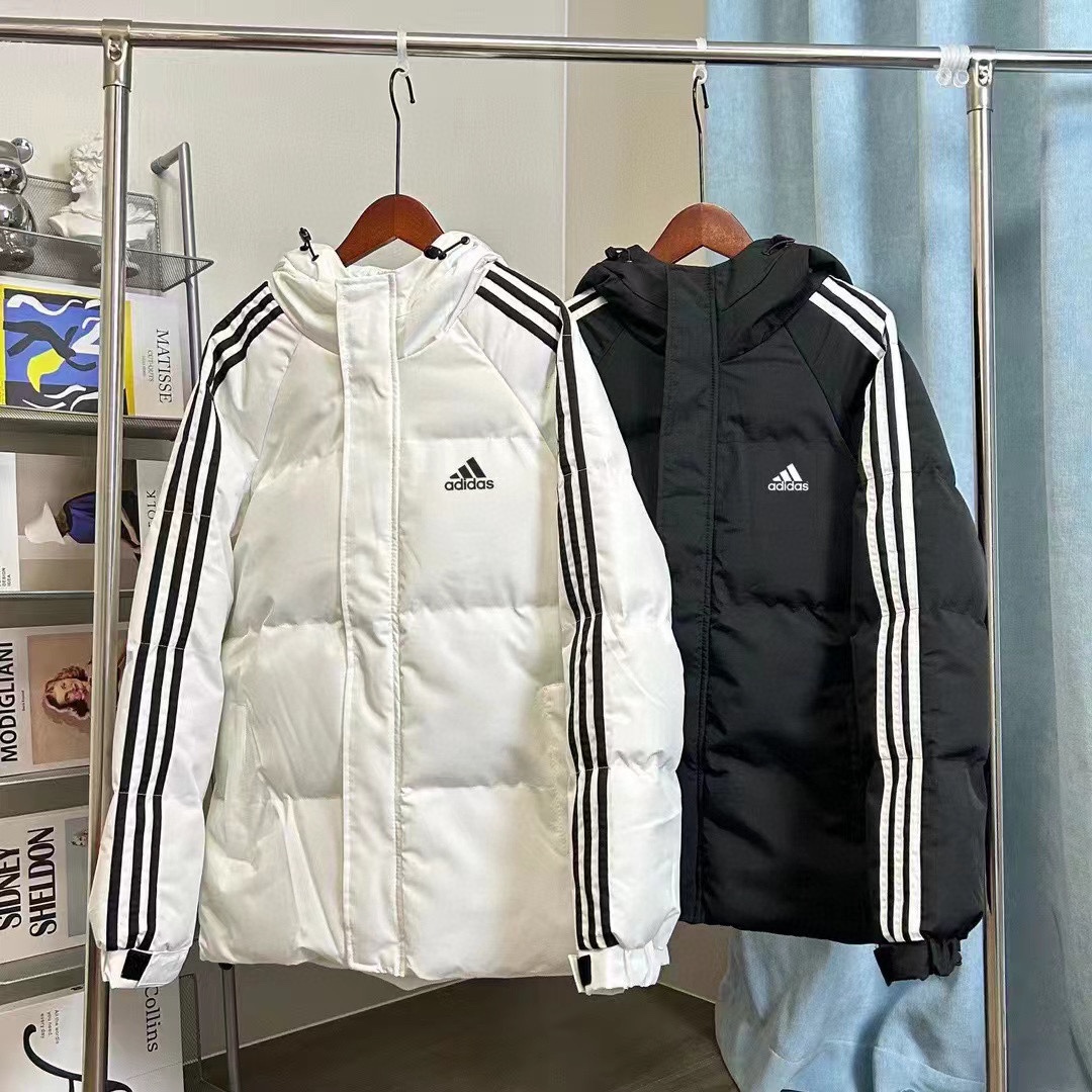 💰135
Adidas/阿迪达斯 24冬季官方爆款 侧边三条杠手塞棉服外套夹克
Ins 抖音 小红书爆款推荐 砖柜断货 一衣难求！
精选进口防风梭织面料 350g新疆羽绒棉填充 超级厚实 保暖指数五颗星 一件过冬‼️
纯色搭配 经典永不过时
 适合各种身材 保暖不臃肿 修身不紧绷！防风松紧袖口锁温保暖 细节满满‼️
 冬季衣柜必备款式 店主自留款 强烈推荐‼️

颜色:黑色 白色 蓝色

尺码：M-2XL

【10653-8202】