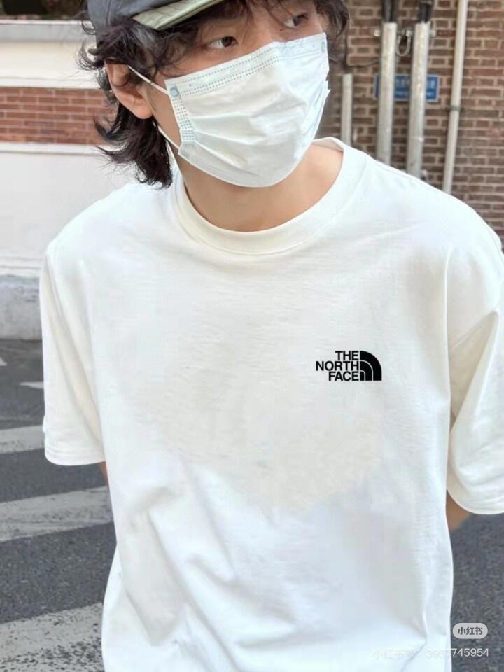💰75
TNF/北面25经典胸口小标黑白双色短袖T恤情侣款


- 工艺: 整件衣服采用精密压花工艺
- 男女同款均可驾驭
 
颜色:黑色、白色
尺码:M-3XL(见图九)