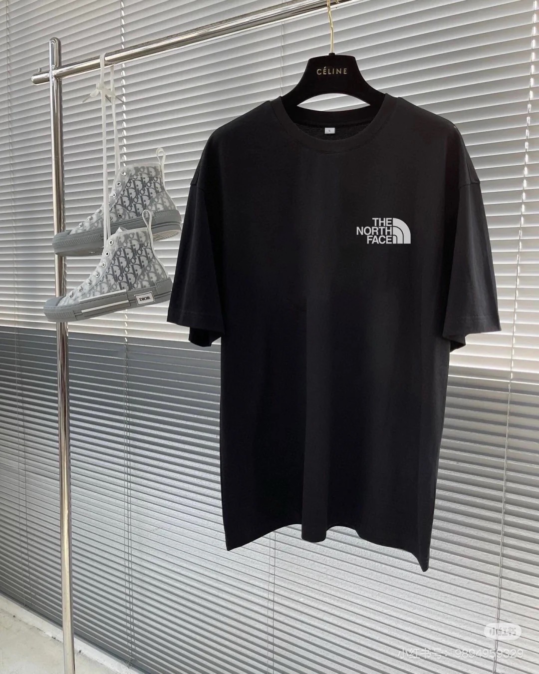 💰75
TNF/北面25经典胸口小标黑白双色短袖T恤情侣款


- 工艺: 整件衣服采用精密压花工艺
- 男女同款均可驾驭
 
颜色:黑色、白色
尺码:M-3XL(见图九)