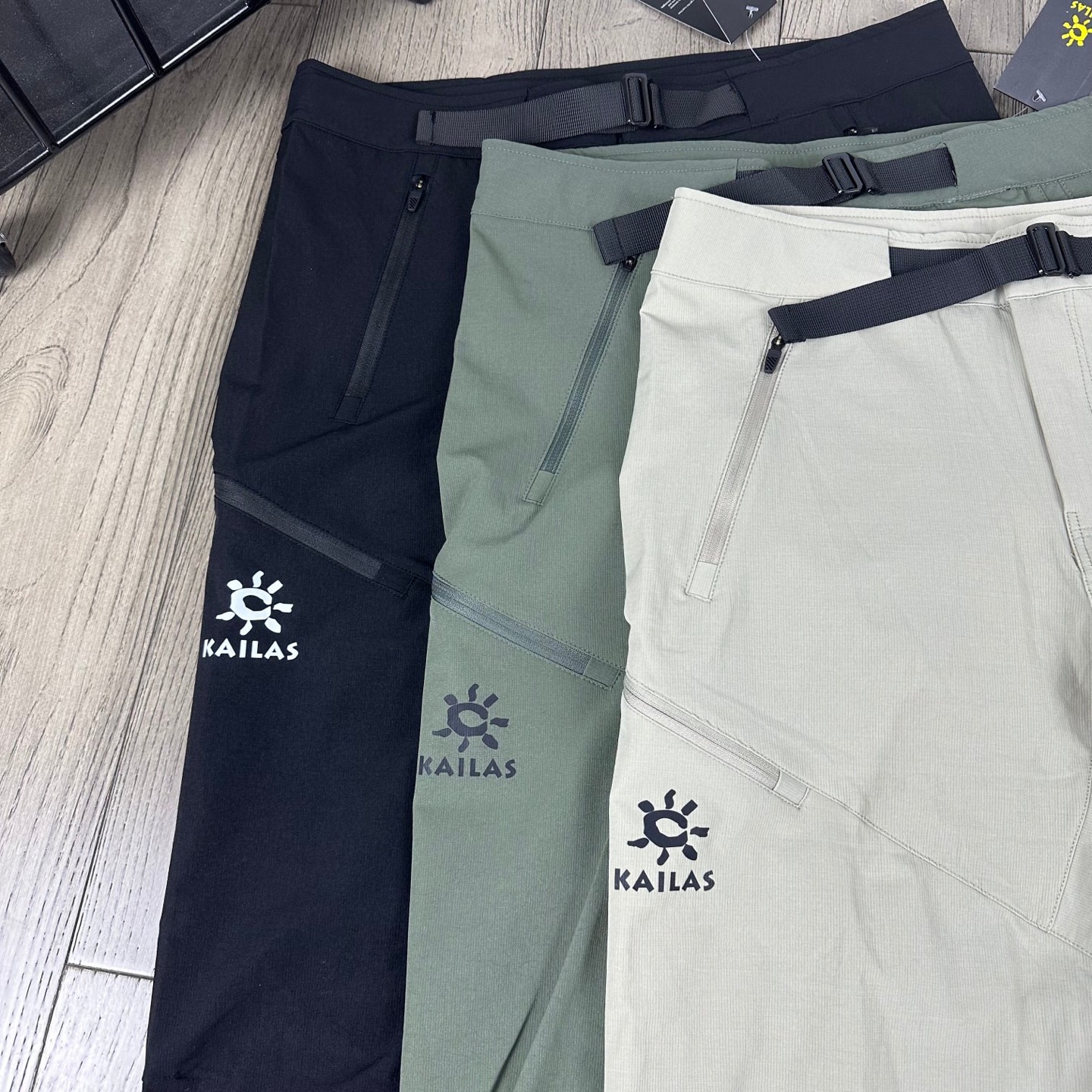 💰120
【KAILAS/凯乐石 25款春秋版户外登山裤!】男女同款!
采用高密度登山布锦纶面料!一穿便知!
非常舒适,具备良好的透气性和运动自由优良的户外登山四面弹 ,耐磨防泼水的功能!简洁的造型非常大气、轻便/高弹力/防泼水/吸湿/排汗!
非常百搭,日常上班 户外运动都可以穿着腰带扣为金属扣腰带精美绝伦、裁剪采用立体三维裁剪使每个部位都更加的合体舒适、膝盖部分做了立体裁剪处理更加适合运动。
颜色:黑色 卡其 军绿
尺码:m-4xl
m l xl xxl 3xl 4xl
裤长:95 97 99 101 103 105
腰围:82 86 90 94 98 102
臀围:100 104 108 112 116 120
(手工测量 误差1-2cm)