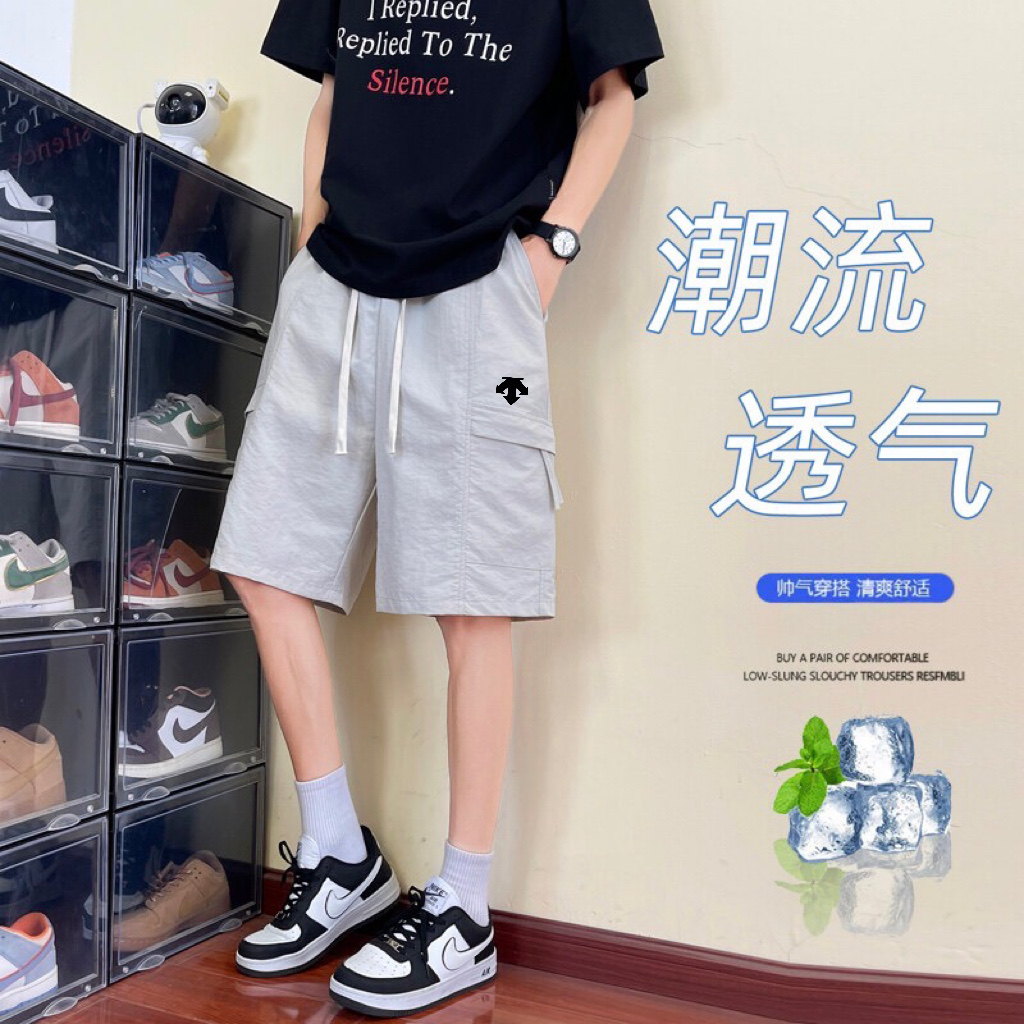 供💰80
DESCENTE/迪桑特商务休闲纯色运动速干短裤 !
这款迪桑特短裤是非常经典耐看的一个款式,简约大气,不失格调!采用迪家创新天丝亚麻梭织速干面料,目前是今年夏款最先进的面料之一!打破传统梭织面料的束缚!亲肤柔软,舒适透气,面料很有垂感,修身不起褶!极具特点的的迪桑特进口反光logo,很有质感和观感!拉链口袋,极具流线型拼接设计,标准亚洲版型设计,上身不臃肿,不浮夸,裤型采用ACTIVE运动裁剪!立体版型设计,精准贴合身体曲线!关节处拼接+运动拾褶,给予腿部灵活的空间,而且运动时不会面料堆褶在一起,高级感十足!
后腰部处采用激光打孔细节,帮助加速散热,细节处体现夏季高端格调!上身效果完美,人体工程学运用到极致,不显笨重与累赘。
颜色很正,不挑身材,百搭款!强烈推荐的一款爆款长裤!
颜色:黑色 灰白 天蓝 军绿 卡其 紫色
尺码::图九