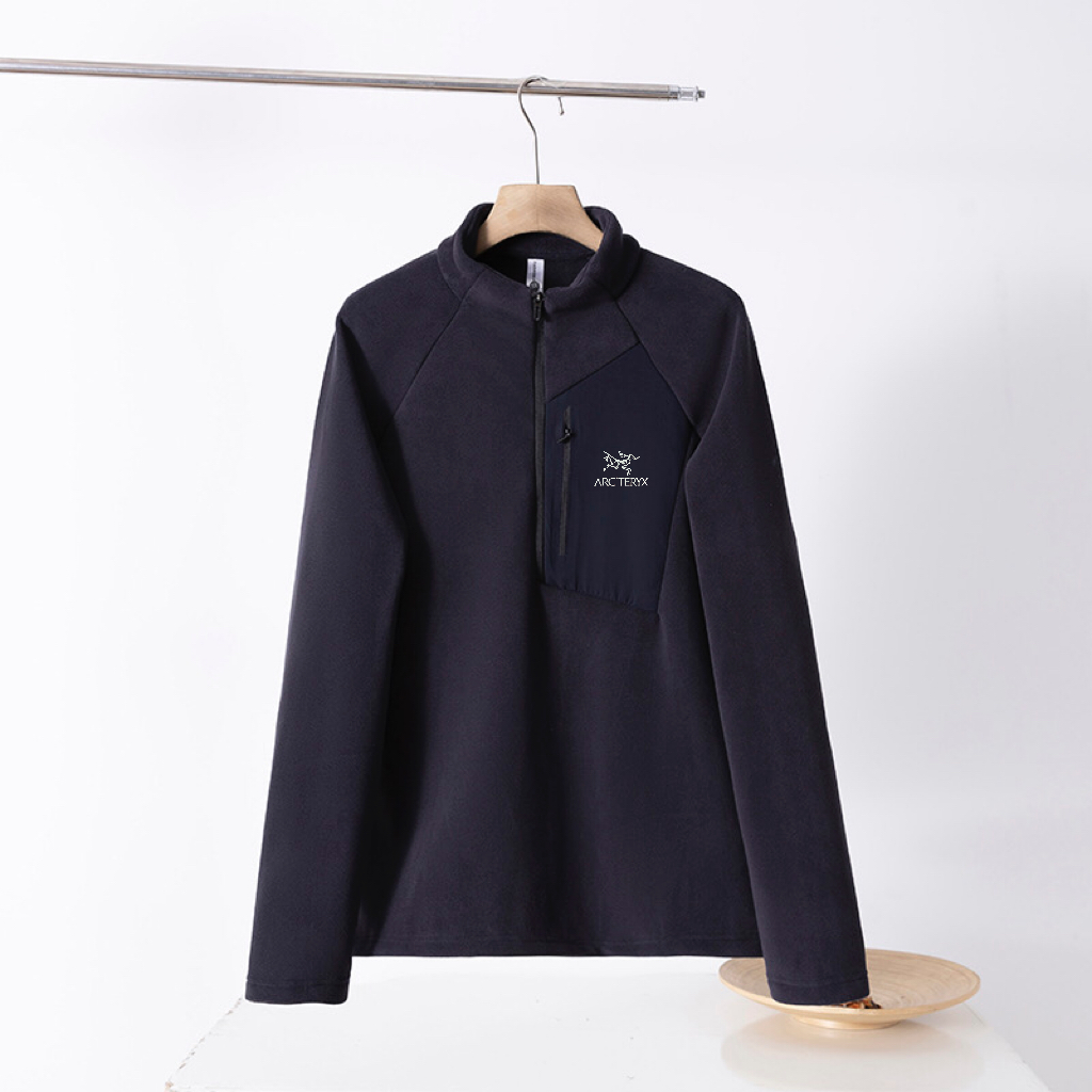 🛒购物价： 💰175ARC'TERYX/始祖鸟户外男士立领抓绒衣
保暖抓绒衣给生活多一点时尚找到自己style
可外穿，可内搭，搭配冲锋衣外套加厚保暖温暖加倍，御寒保暖 无惧寒冬，加绒保暖内里抵御严寒入侵抗寒!	保暖选择	无懈可击 加绒加厚	瞬间锁住热量温感舒适双层蓄热保暖绒里，时尚立领设计防风舒适，时尚有型个性胸袋时尚胸袋设计方便储物实用美观，实用插袋设计方便储物放置丢失，防风袖口微弹袖口设计贴合手腕防风保暖，适合跑步、健身、居家休闲、户外运动、聚会等众多场合！！！
颜色：黑色&nbsp; 灰色&nbsp; 藏青 绿色
尺码：见图九







