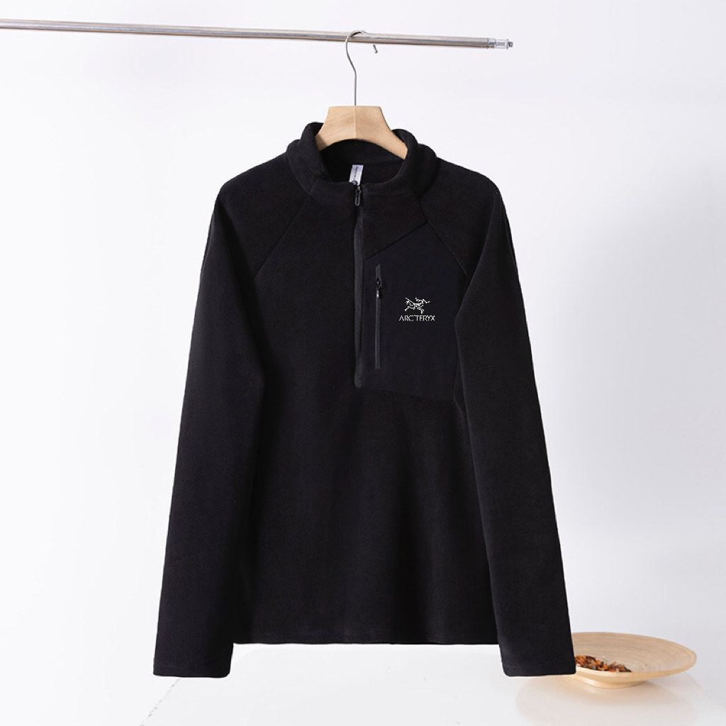 🛒购物价： 💰175ARC'TERYX/始祖鸟户外男士立领抓绒衣
保暖抓绒衣给生活多一点时尚找到自己style
可外穿，可内搭，搭配冲锋衣外套加厚保暖温暖加倍，御寒保暖 无惧寒冬，加绒保暖内里抵御严寒入侵抗寒!	保暖选择	无懈可击 加绒加厚	瞬间锁住热量温感舒适双层蓄热保暖绒里，时尚立领设计防风舒适，时尚有型个性胸袋时尚胸袋设计方便储物实用美观，实用插袋设计方便储物放置丢失，防风袖口微弹袖口设计贴合手腕防风保暖，适合跑步、健身、居家休闲、户外运动、聚会等众多场合！！！
颜色：黑色&nbsp; 灰色&nbsp; 藏青 绿色
尺码：见图九







