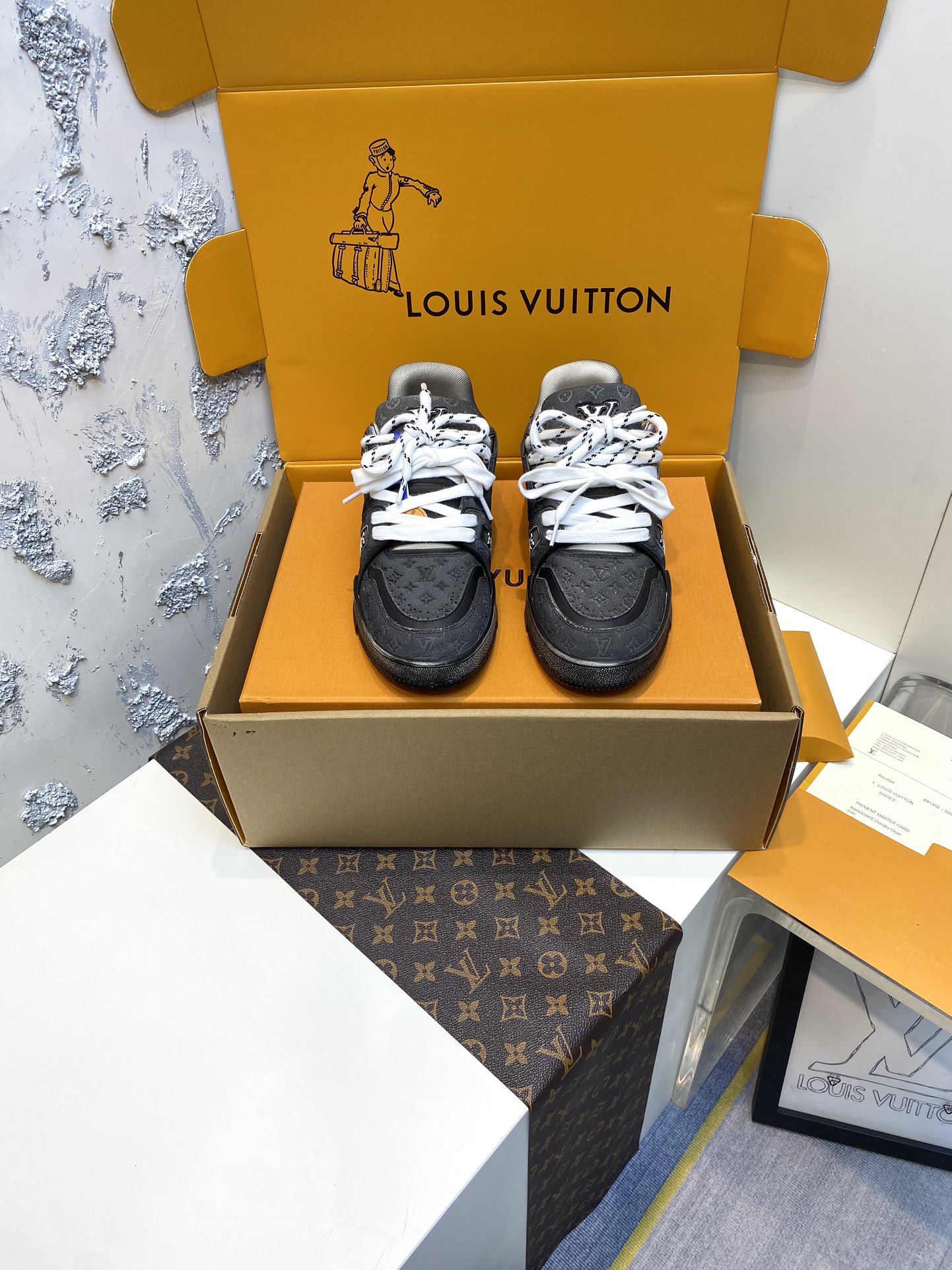 Quelles meilleures répliques de concepteurs
 Louis Vuitton Chaussures De Skate Chaussures De Sport Imprimé Coton Cuir vache Tissu coton bleu Caoutchouc Collection printemps – été Pantalons sport