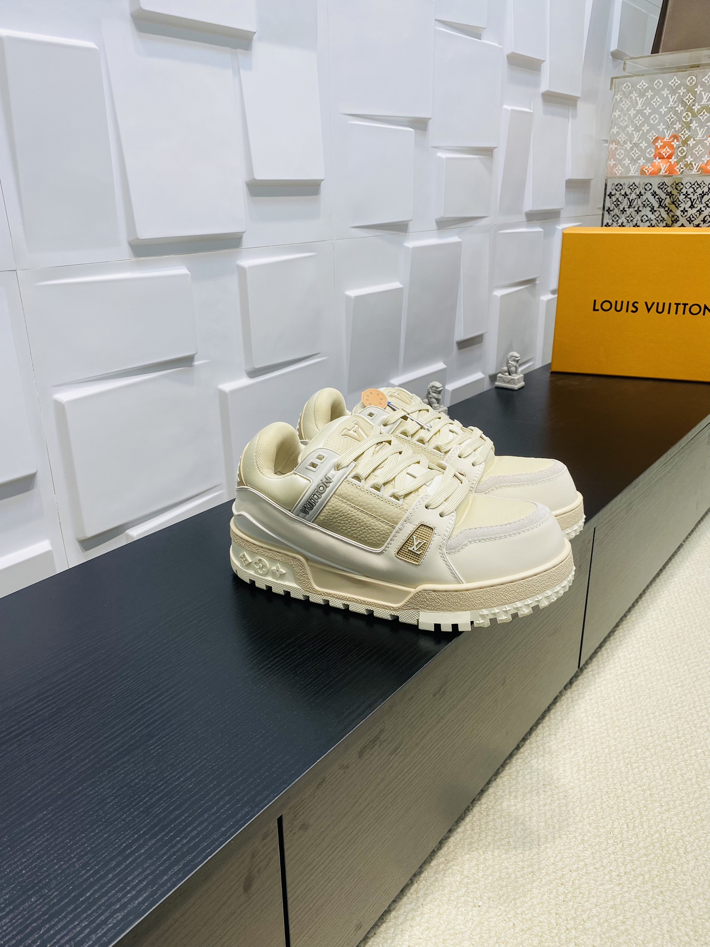 NO:163994,Top version (Buddha LV donkey brand L's latest catwalk model, fat dusk, chubby Trainer bread shoes, skateboard shoes, casual couples style, sneakers, DIY beads, Louis vuitton, spring, summer, autumn and winter fashion, this pair of 