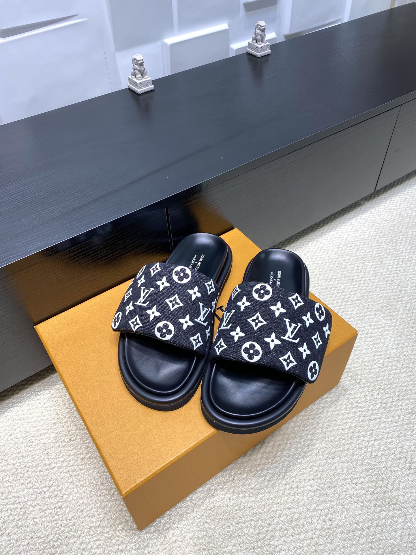 NO:266263,Glue drop process Aircraft box 15 Live shooting [purchase grade] down filling!  LV new style counter synchronization——Summer slippers are the soul. The latest denim tannin Poll Pillow Lazy outfit Bi Start looking forward to summer Denim Girl size, v2025 denim tannin is back... Practical, versatile, easy to wear This time the new blue denim velcro, closed eyes, Velcro sandals, no need to worry about high instep, can be adjusted, the upper is soft, the shoes are not heavy, it is quite comfortable to wear. Size: Women 35-40 { Men 39-44 }, slippers, louis vuitton, slippers, down jacket19860909滴胶工艺 飞机盒15 实物拍摄【代购级】羽绒填充！ LV新款 专柜同步———夏天拖鞋才是灵魂. 最新牛仔丹宁Poll Pillow 慵懒感穿搭bi备 开始期待夏天 Denim Girl码住,v2025牛仔丹宁回归啦.... 实用,百 搭,又好穿 这次新出的蓝色牛仔魔术贴,闭眼 上 了,魔术贴凉拖,脚背高也不用担心,可以调 节,鞋面比较软的,鞋子也不算重,穿起来蛮舒 服. Size:女35—40｛男39-44｝,拖鞋,louis vuitton,slippers,down jacket,Women's Shoes