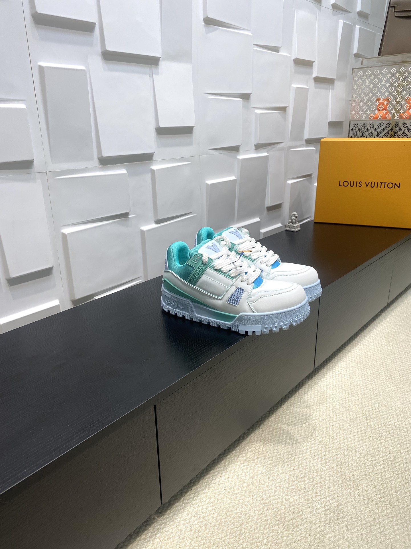 NO:408678,Purchase-level version (Guangdong goods) pure handmade craftsmanship LV donkey brand L's latest catwalk model, fat dusk, chubby Trainer bread shoes, skateboard shoes, casual couples sports shoes, DIY beaded Louis vuitton, spring, summer, autumn and winter catwalk model, this pair of 'fat' Trainer has attracted much attention!  Three-dimensional and full colored shoe body, paired with contrasting letters and logo on the shoelaces, the whole shoe looks like plasticine, full of childlike innocence between trendy and cool Fabric: Original custom imported top layer cowhide Inner: Original custom breathable net Outsole: Original open mold TPU combination sole Thickness: 3.5CM Size: Women's model 35-40 Men's size 39-45, casual shoes/sports shoes, louis vuitton, louis vuitton, louis vuitton, louis vuitton, louis vuitton, louis vuitton, louis vuitton, louis vuitton, louis vuitton, louis vuitton, louis vuitton, louis vuitton, louis vuitton, louis vuitton, louis vuitton, louis vuitton, louis vuitton, louis vuitton, sneakers, cowhide19860909代购级版本（莞货）纯手工工艺 LV驴牌L家最新走秀款 胖墩墩 胖嘟嘟 Trainer 面包鞋 滑板鞋 休闲 情侣款 运动鞋 DIY串珠 Louis vuitton 路易威登春夏秋冬走秀款,这双“变胖”了的Trainer好受瞩目！立体饱满的彩色鞋身,搭配鞋带上的撞色字母和Logo,整只鞋看起来好像橡皮泥捏的一样,在潮酷之间充满了童心 面料: 原版定制进口头层牛皮 内里: 原版定制透气网里 大底: 原版开模TPU组合大底 底厚: 3.5CM Size: 女款35-40 男码39-45,休闲鞋/运动鞋,louis vuitton,louis vuitton,louis vuitton,louis vuitton,louis vuitton,sneakers,cowhide,Women's Shoes