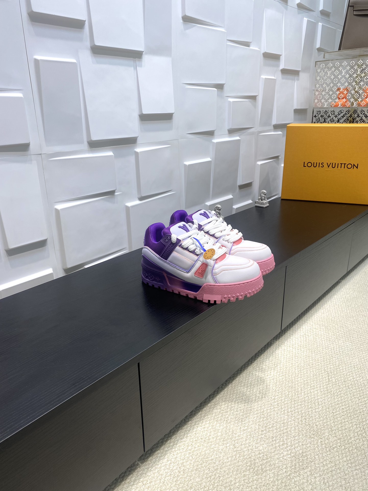 NO:408680,Purchase-level version (Guangdong goods) pure handmade craftsmanship LV donkey brand L's latest catwalk model, fat dusk, chubby Trainer bread shoes, skateboard shoes, casual couples sports shoes, DIY beaded Louis vuitton, spring, summer, autumn and winter catwalk model, this pair of 'fat' Trainer has attracted much attention!  Three-dimensional and full colored shoe body, paired with contrasting letters and logo on the shoelaces, the whole shoe looks like plasticine, full of childlike innocence between trendy and cool Fabric: Original custom imported top layer cowhide Inner: Original custom breathable net Outsole: Original open mold TPU combination sole Thickness: 3.5CM Size: Women's 35-40, casual shoes/sports shoes, louis vuitton, louis vuitton, louis vuitton, louis vuitton, louis vuitton, louis vuitton, louis vuitton, louis vuitton, louis vuitton, louis vuitton, louis vuitton, louis vuitton, louis vuitton, louis vuitton, louis vuitton, louis vuitton, louis vuitton, louis vuitton, sneakers, cowhide19860909代购级版本（莞货）纯手工工艺 LV驴牌L家最新走秀款 胖墩墩 胖嘟嘟 Trainer 面包鞋 滑板鞋 休闲 情侣款 运动鞋 DIY串珠 Louis vuitton 路易威登春夏秋冬走秀款,这双“变胖”了的Trainer好受瞩目！立体饱满的彩色鞋身,搭配鞋带上的撞色字母和Logo,整只鞋看起来好像橡皮泥捏的一样,在潮酷之间充满了童心 面料: 原版定制进口头层牛皮 内里: 原版定制透气网里 大底: 原版开模TPU组合大底 底厚: 3.5CM Size: 女款35-40,休闲鞋/运动鞋,louis vuitton,louis vuitton,louis vuitton,louis vuitton,louis vuitton,sneakers,cowhide,Women's Shoes