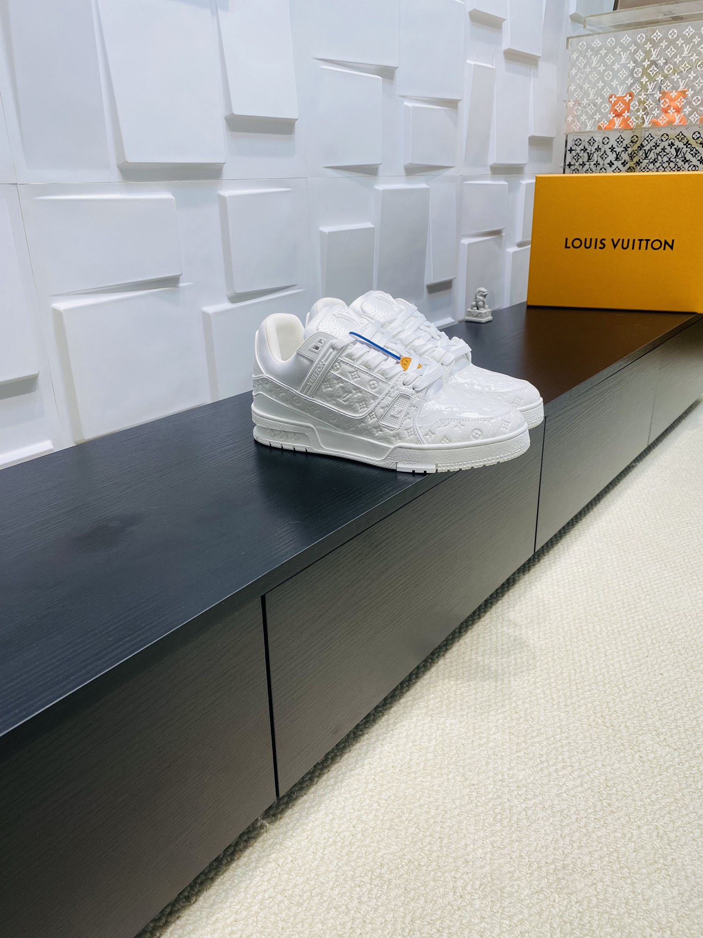 NO:442914,LV TARINE Louis Vuitton x Tyler Co-branded Donkey Brand L Home Embossed Couple Model Casual Sports Shoes Skateboard Shoes Original Purchase and Development Louis Vuitton x Tyler Co-operated series launches LV Trainer Sports Shoes, continuing Virgil Abloh's classic design based on retro basketball shoes. The cowhide upper is integrated with Craggy Monogram embossed and Louis Vuitton logo to show Tyler's interesting reconstruction of Monogram patterns and brand elements. Exquisite packaging of the delivery counter Fabric: Original custom-made top layer cowhide Inner: Original custom breathable net Outsole: Original open-mode two-color TU combination sole Thickness: 3CM Size:!  Men's 38-46, casual shoes/sports shoes, louis vuitton, louis vuitton, louis vuitton, louis vuitton, louis vuitton, sneakers, cowhide19860909LV TARINE路易威登x Tyler 联名款 驴牌 L家 压花 情侣款 休闲 运动鞋 滑板鞋 原版购入开发 路易威登 x Tyler 合作系列推出 LV Trainer 运动鞋,延续 Virgil Abloh 基于复古篮球鞋创作的经典设计.牛皮革鞋面融入 Craggy Monogram 压纹和路易威登标识,展现 Tyler 对 Monogram 图案和品牌元素的趣味重构 配送专柜精美包装 面料: 原版定制头层牛皮 内里: 原版定制透气网里 大底: 原版开模双色TU组合大底 底厚: 3CM Size: ！男38-46,休闲鞋/运动鞋,louis vuitton,louis vuitton,louis vuitton,louis vuitton,sneakers,cowhide,Women's Shoes