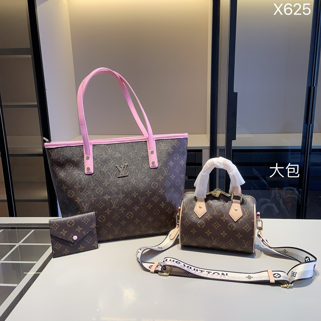 💰210包邮✅组合上新🔜
【全新系列组合X625】
LV枕头包+LV购物袋+LV钱包
【尺寸】 枕头包：20*14*11
               购物袋：32*28*11
               钱包：11*10
【产品介绍】LV新款超值组合💕LV专柜同款Speedy20枕头包～配彩带肩带👍专柜同款！时尚百搭！原版面料五金！原版品质👍搭配LV爆款购物袋！超大容量！轻便实用！L家豆豆系列钱包！搭配感十足！