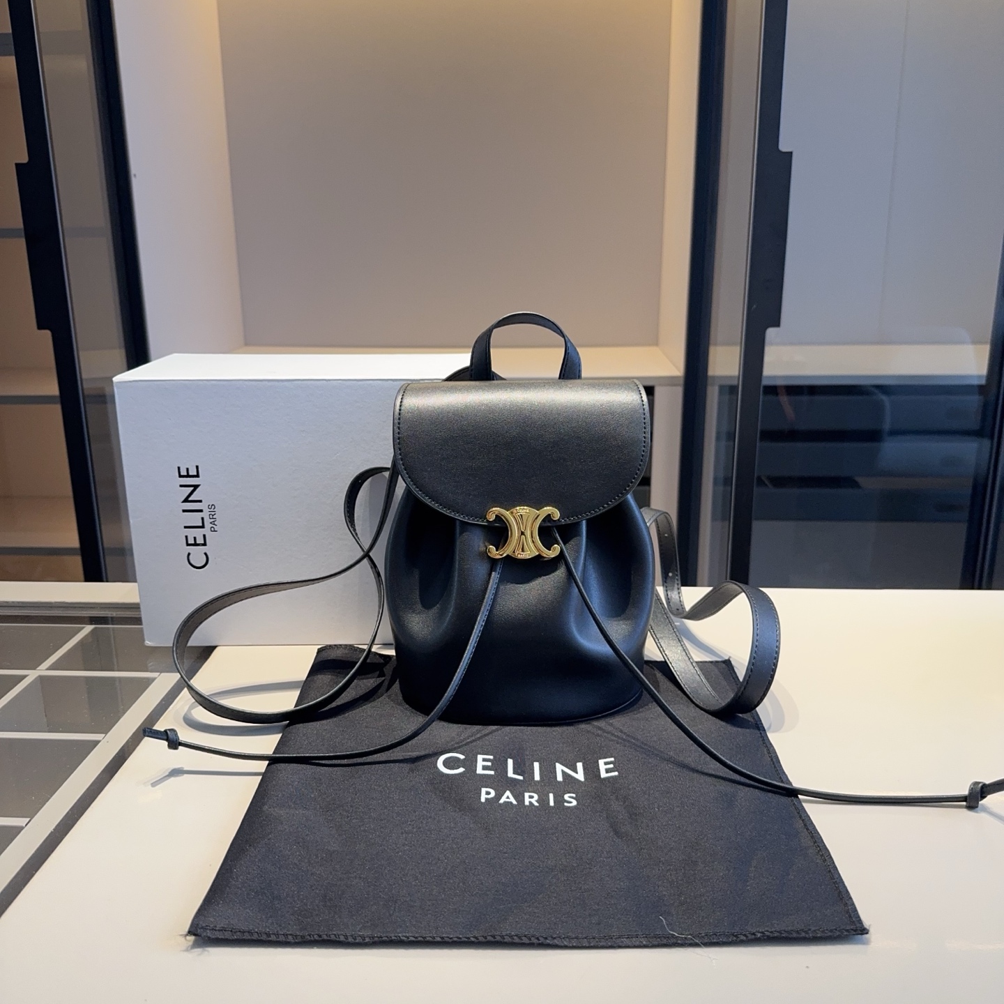 🅿️395✅牛皮系列🔜 高端货🔥赛琳Celine新款凯旋门小双肩包!专柜同款!原版牛皮面料!经典logo!原版顶级五金👍高端品质!任意出入专柜毫无压力!非常实用哦!🎁原版折叠礼盒包装(size:18*22*12)