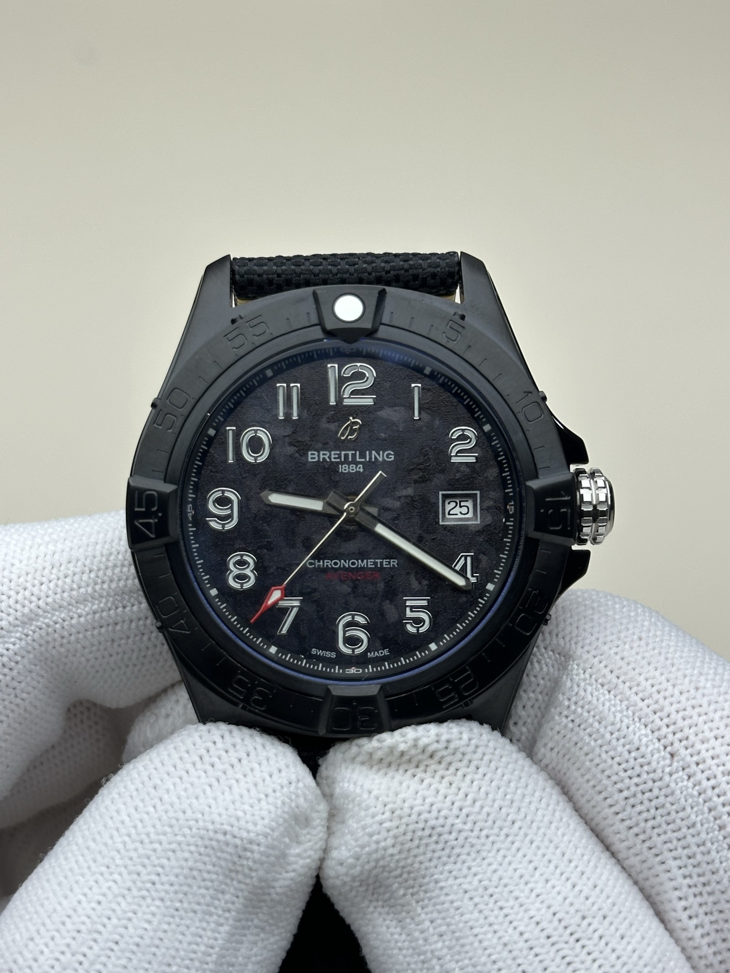 NO:387524,The Avenger watch is built for jet fighter pilots and can adapt to the harsh environment of the cockpit, with stability and excellent performance. Its bold design, extraordinary adaptability and outstanding functions are also favored by many flight enthusiasts and military fans. The series combines outstanding performance with a sophisticated modern aviation style, and its material (the ordinary watch is made of stainless steel; the Night Mission watch is made of ceramic and titanium) is a special material for aviation design, and the dial is taken from the tone of military uniforms. All stainless steel watches are available for military style leather straps with folding pin buckles or a three-row stainless steel bracelet with fine-tuning folding buckles. The ceramic watch is paired with military style leather straps and titanium folding pin buckles.  Whether you need to complete difficult flights or not, the Avenger series’ waterproof depth, easy grip operation and corrosion-resistant structure will make you feel very comfortable.19860909复仇者系列(Avenger)腕表是为喷气式战斗机飞行员而打造,可适应驾驶舱的严酷环境,稳定且表现优异.其大胆设计、非凡适应性和卓越功能亦受到众多飞行爱好者和军事迷的青睐. 该系列将出众的性能与精致的现代航空风格相结合,其材质(普通表款采用不锈钢;夜间任务(Night Mission)表款采用陶瓷和钛金属)是航空设计专用材料,表盘颜色取自军用制服色调. 所有不锈钢表款均可选择带折叠针扣的军队风皮革表带或带微调折叠扣的三排式不锈钢表链.陶瓷表款搭配军队风皮革表带和钛金属折叠针扣. 无论您是否需要完成高难度飞行动作,复仇者系列(Avenger)的米防水深度、易抓握操作与耐腐蚀结构都会令您倍感得心应手,,Watch