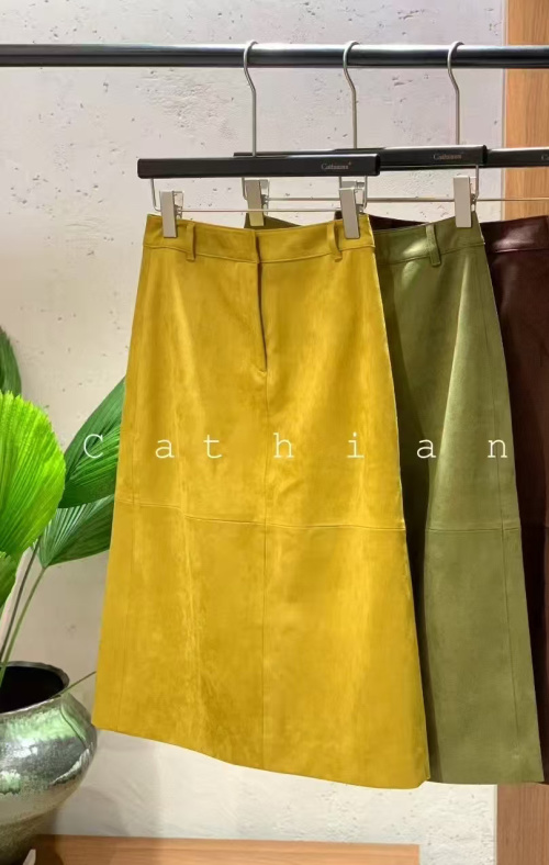 Elegant Suede Midi Skirt - Versatile A-Line Cut, Perfect for Fall Fashion 1 Elegant Suede Midi Skirt - Versatile A-Line Cut, Perfect for Fall Fashion