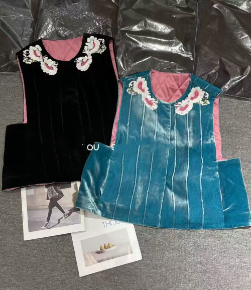 Elegant Velvet Vest with Hand-Beaded Embellishments - Winter Fashion 2025 4 Elegant Velvet Vest with Hand-Beaded Embellishments - Winter Fashion 2025